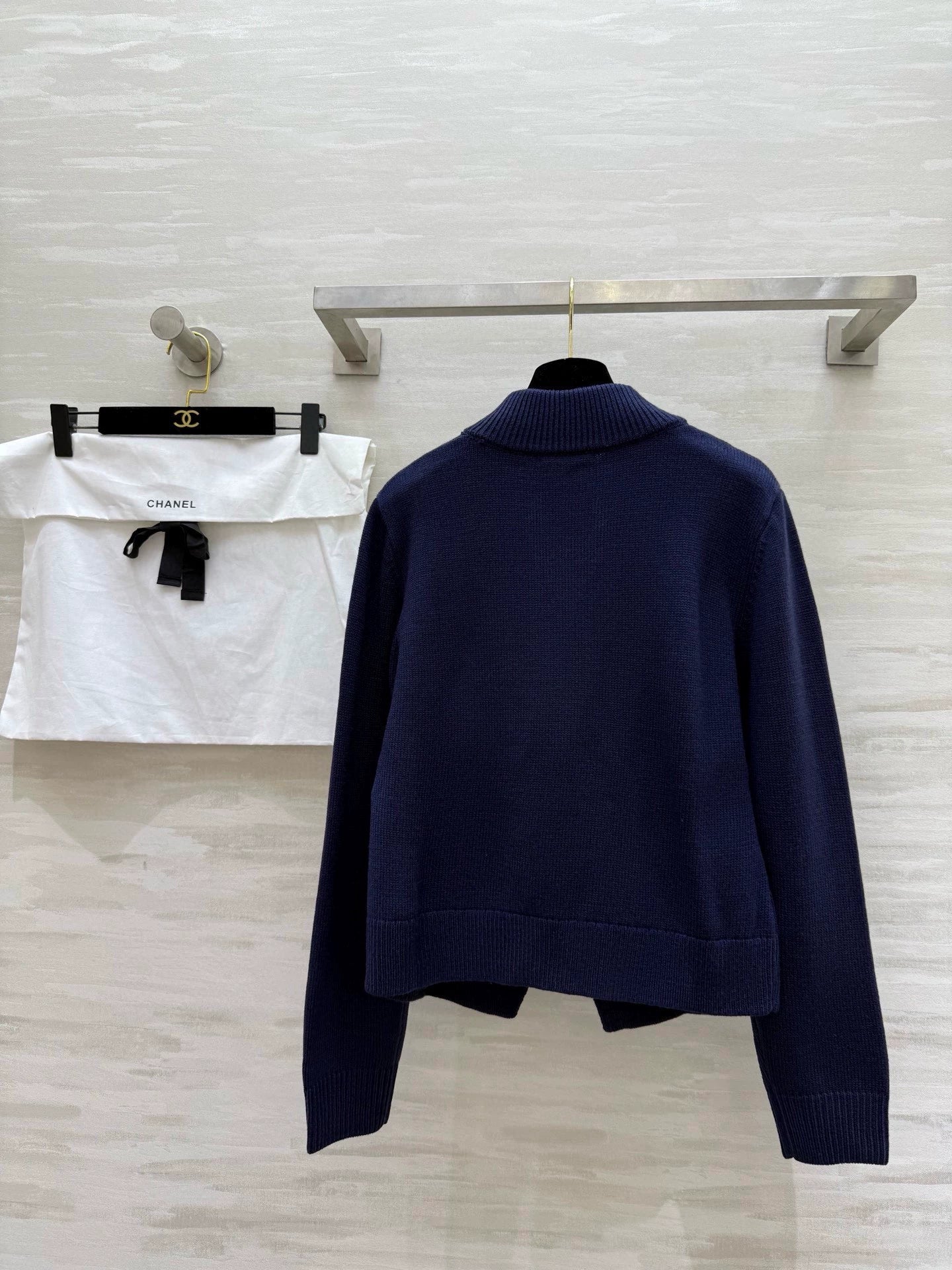 Pearl-studded bow pullover