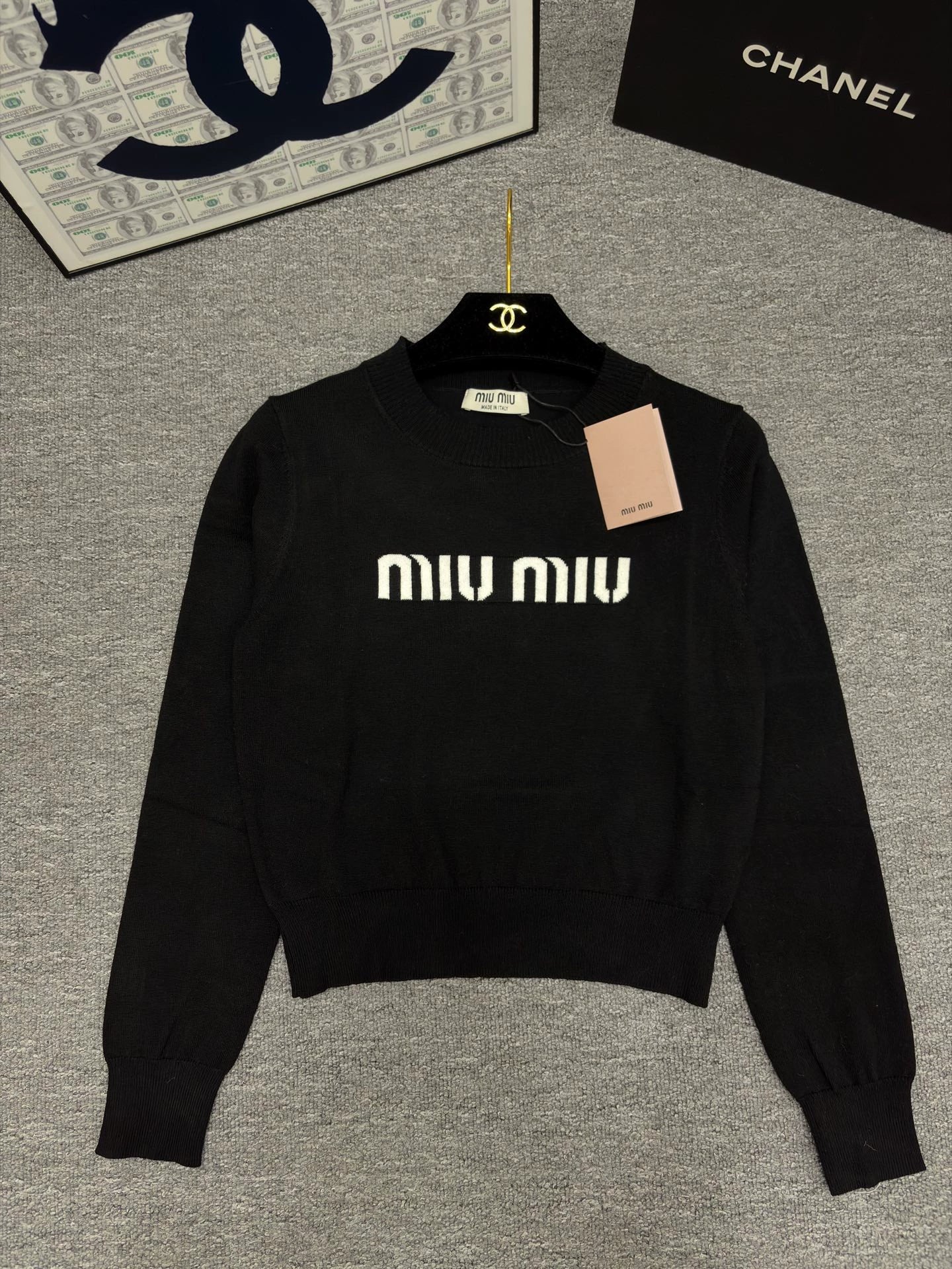 Color-blocked letter top