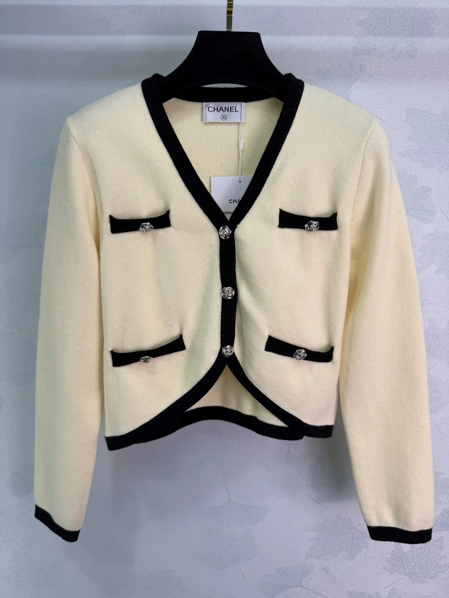 Color-blocked V-neck Cardigan