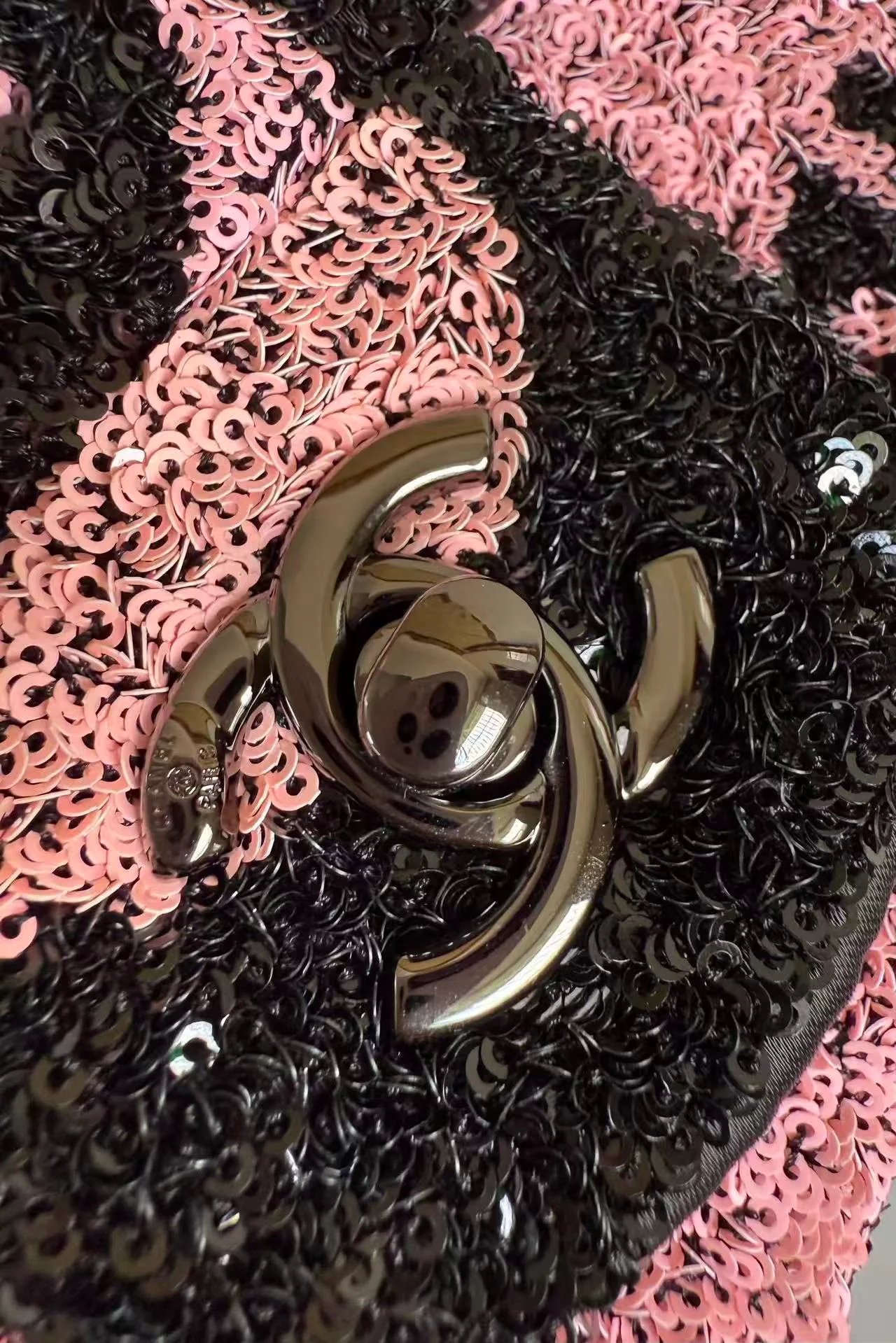 Water ripple sequin bag