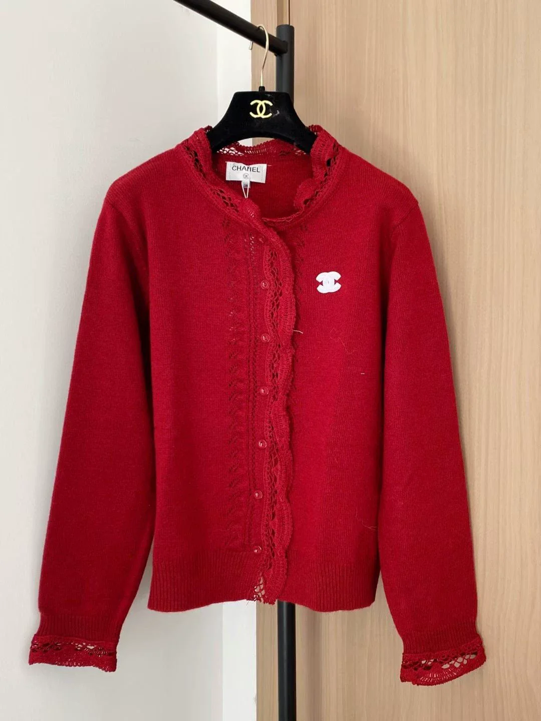 Lace-trimmed knit cardigan