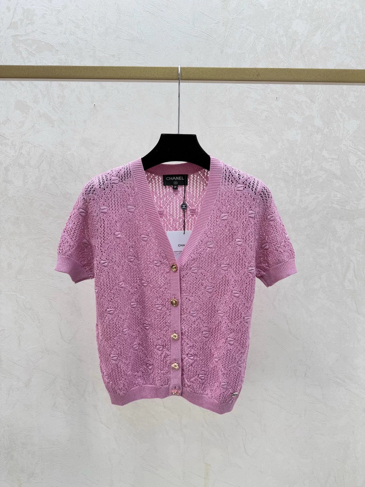 Hollow-out V-neck T-shirt