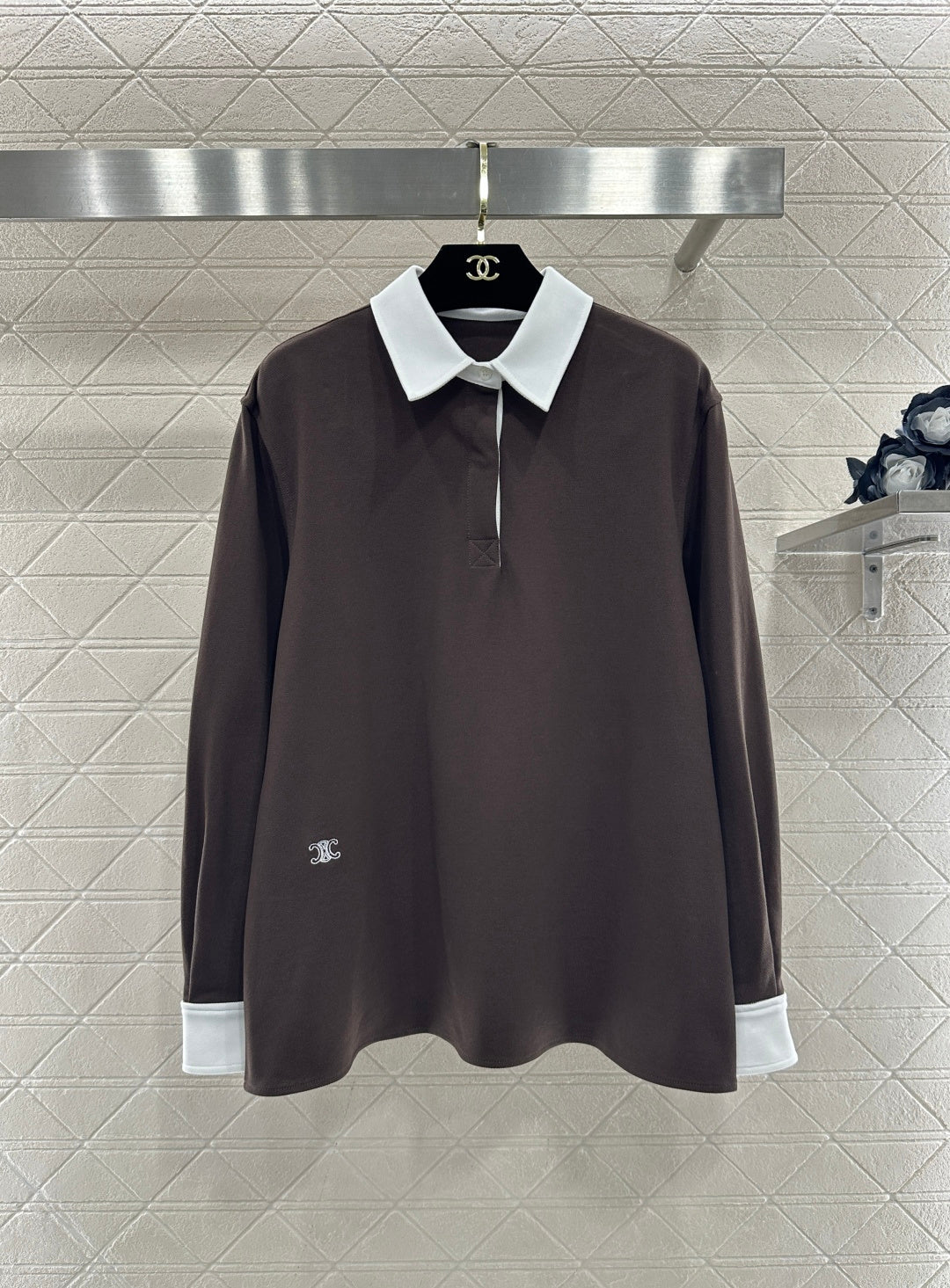 Long-sleeved top with collared design