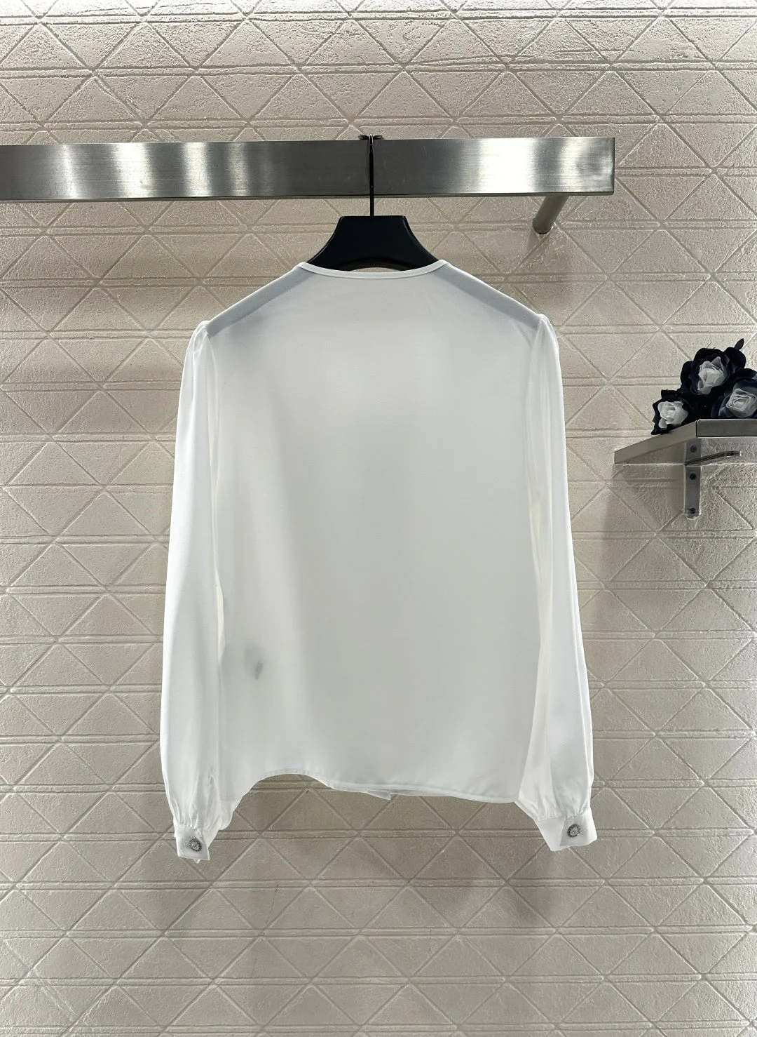 C 25 Round neck puff sleeve shirt