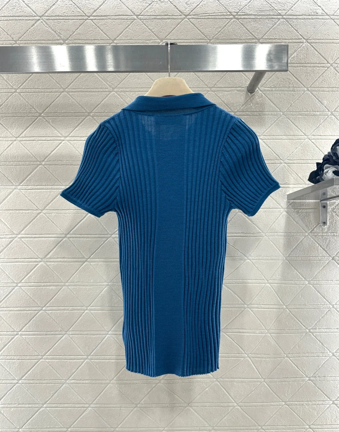 Collared Half-Open Short-Sleeve T-Shirt