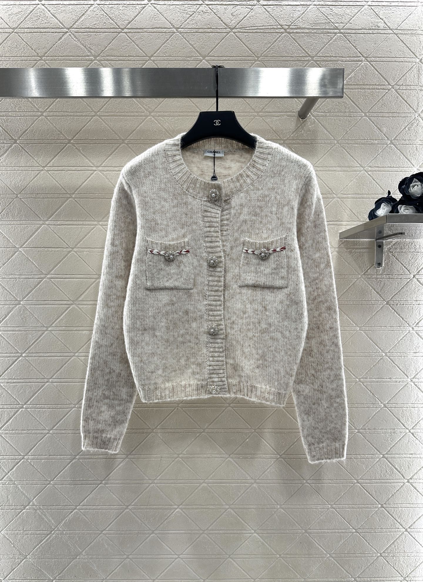 C 25 Round neck knitted cashmere wool cardigan