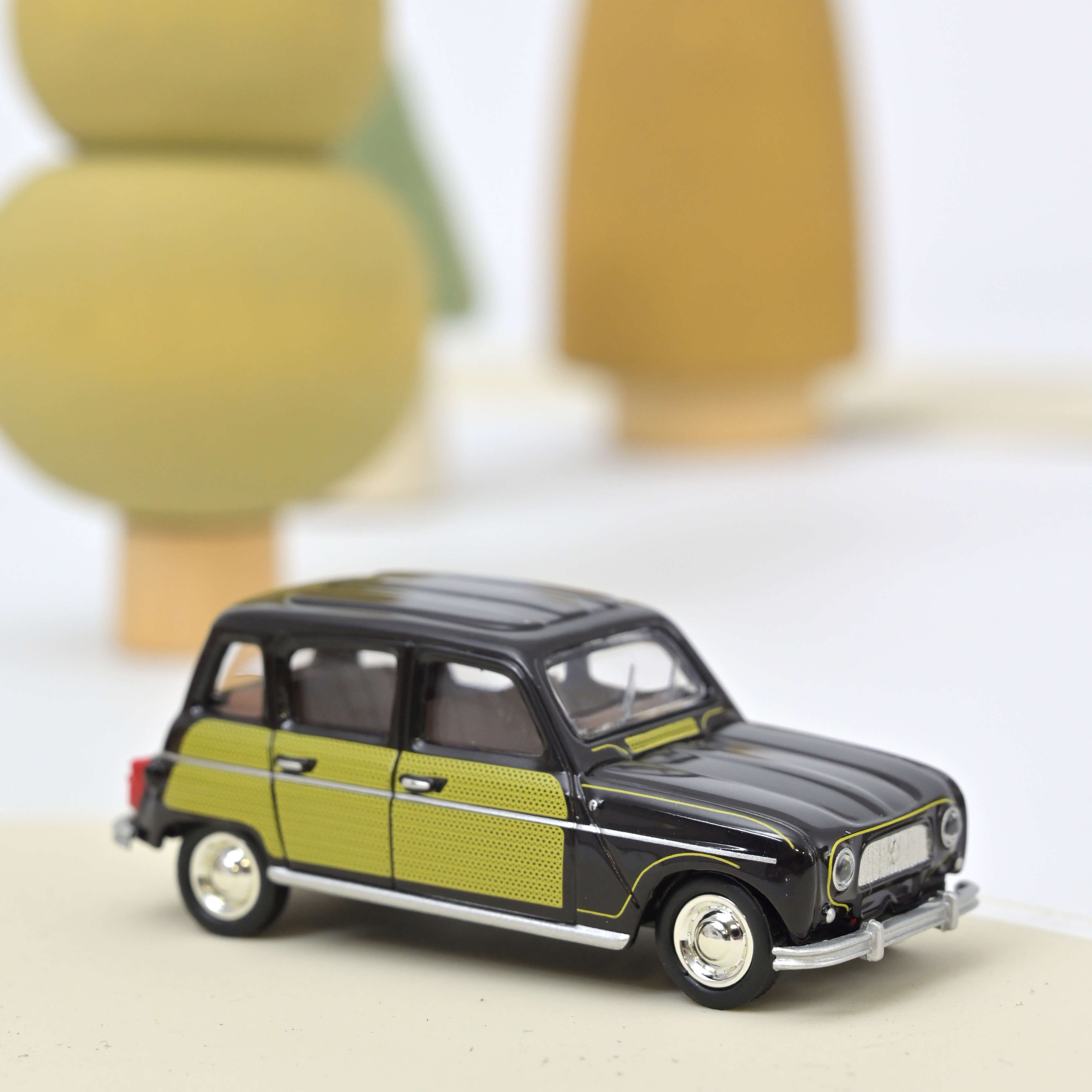 Renault 4 Parisienne 1963 Black and Yellow 1:54