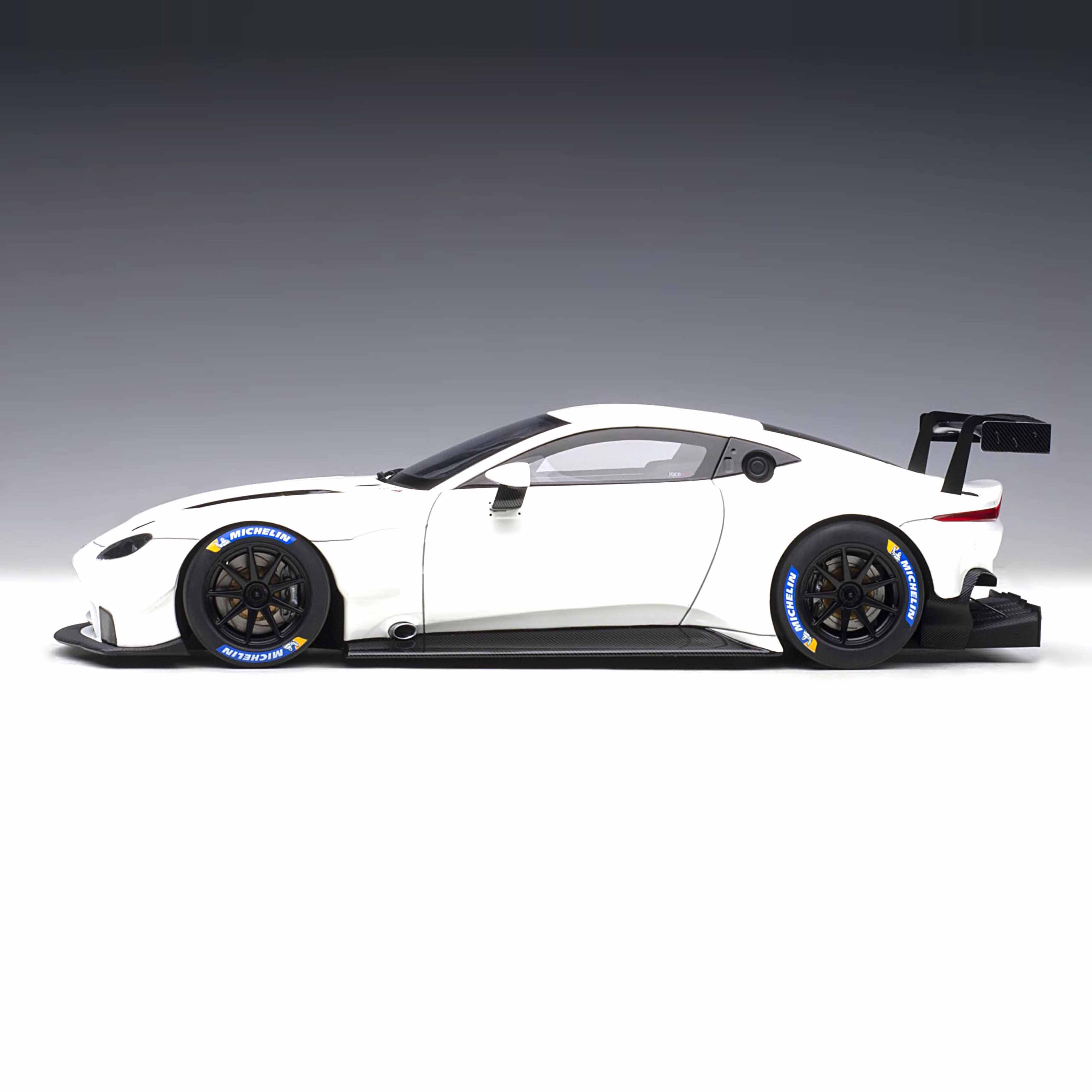 Aston Martin Vantage GTE Plain Body Version White 1:18