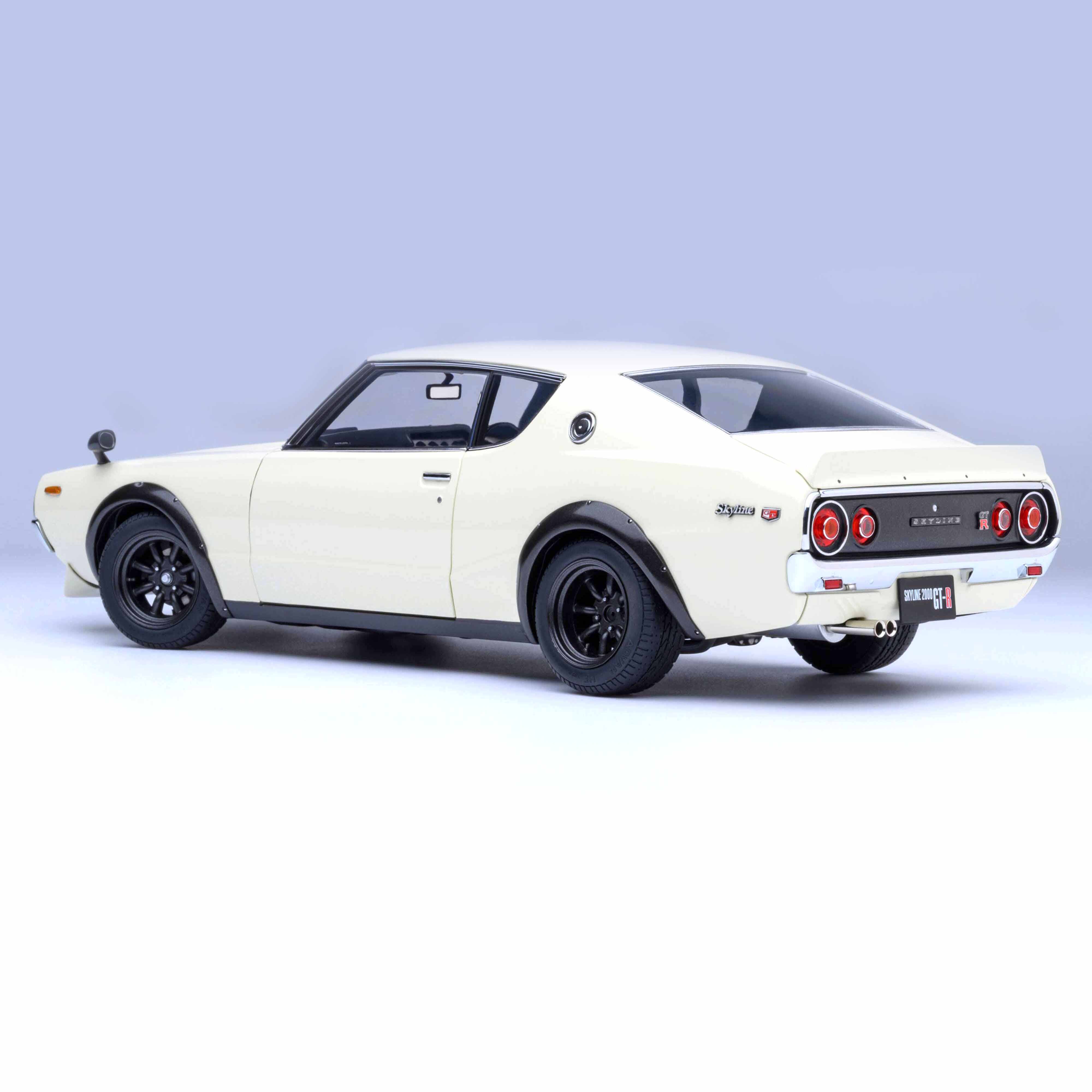 Nissan Skyline 2000 GT-R (KPGC110) Tuned White 1:18