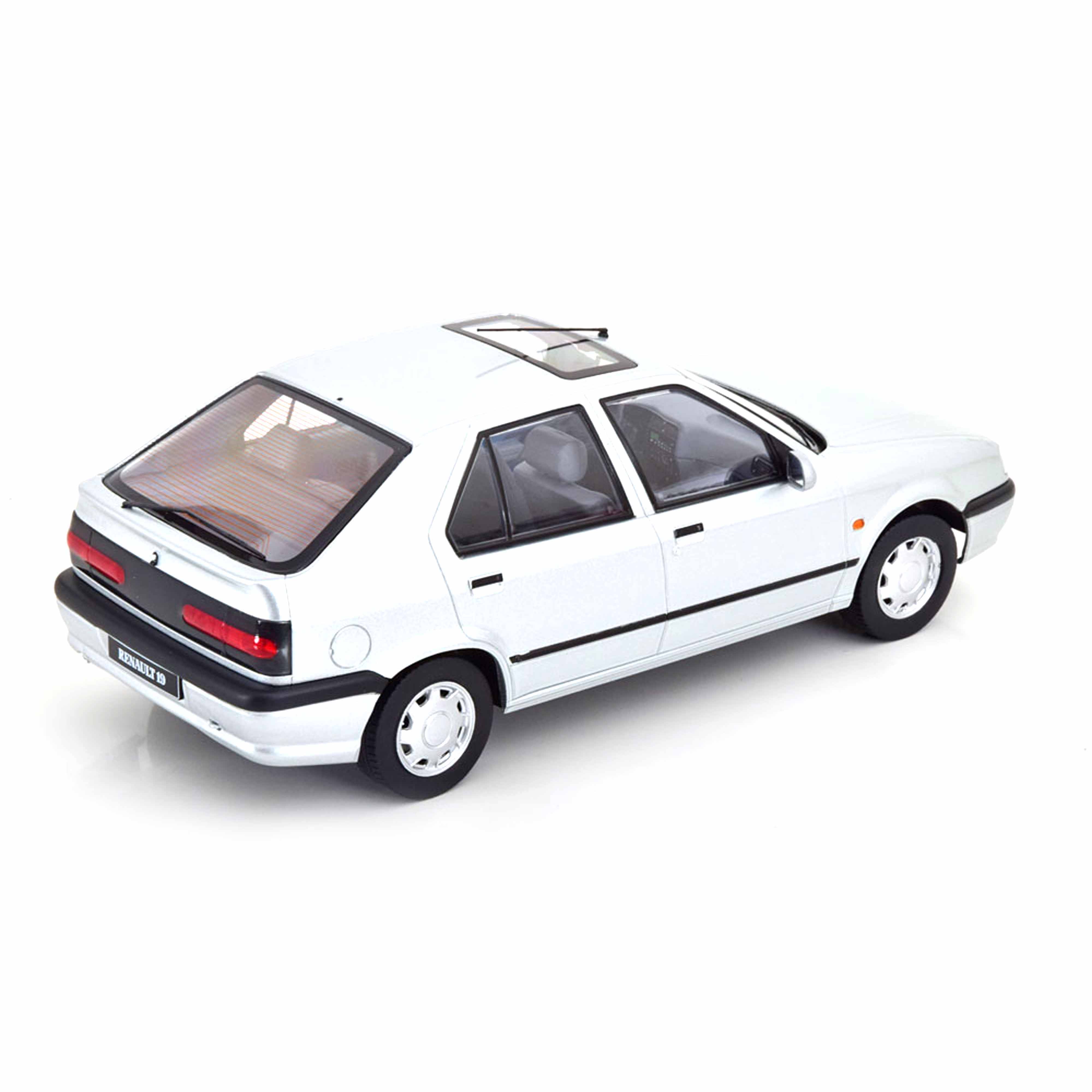 Renault 19 1994 Silver 1:18