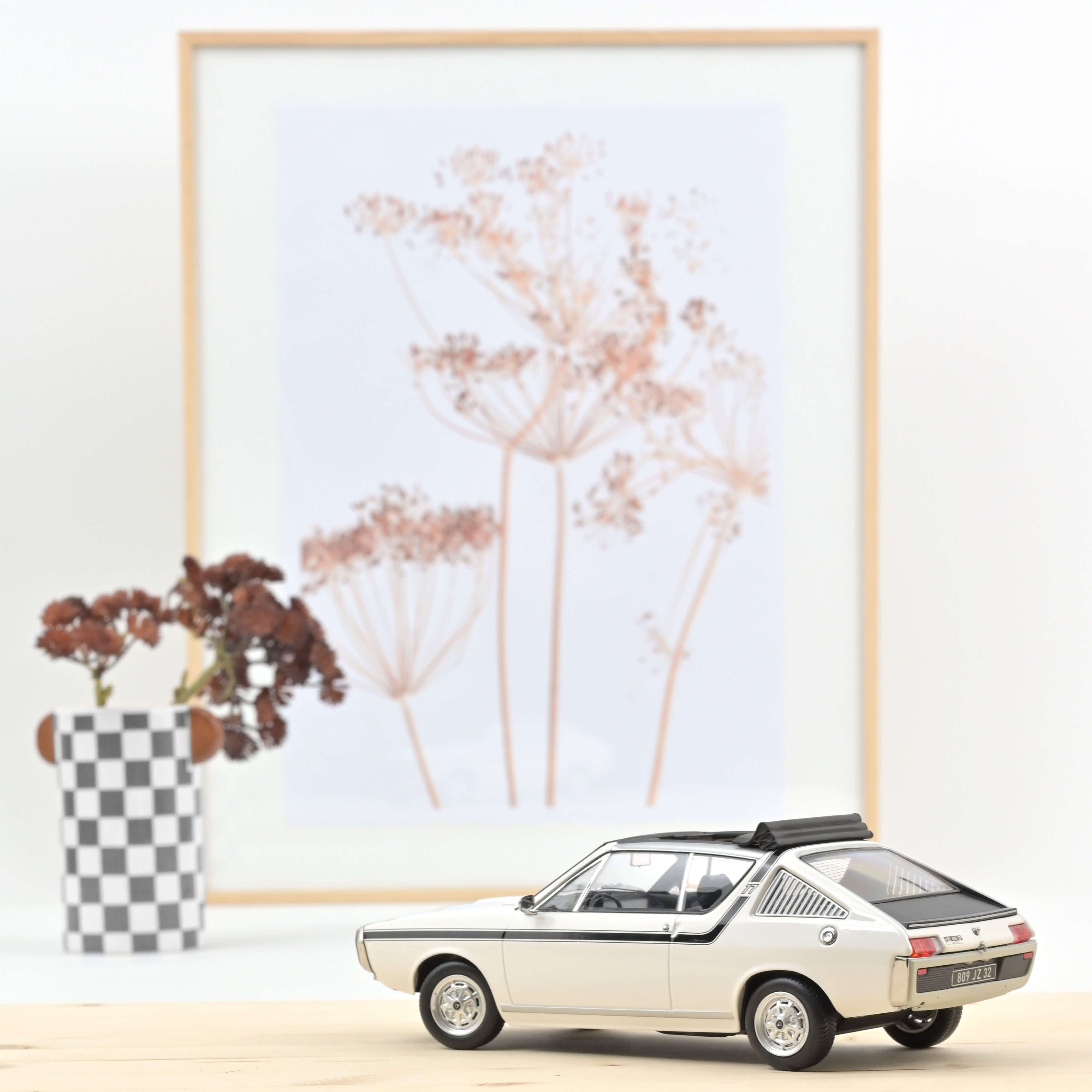 Renault 17 Gordini Découvrable 1975 White 1:18 - 300pcs