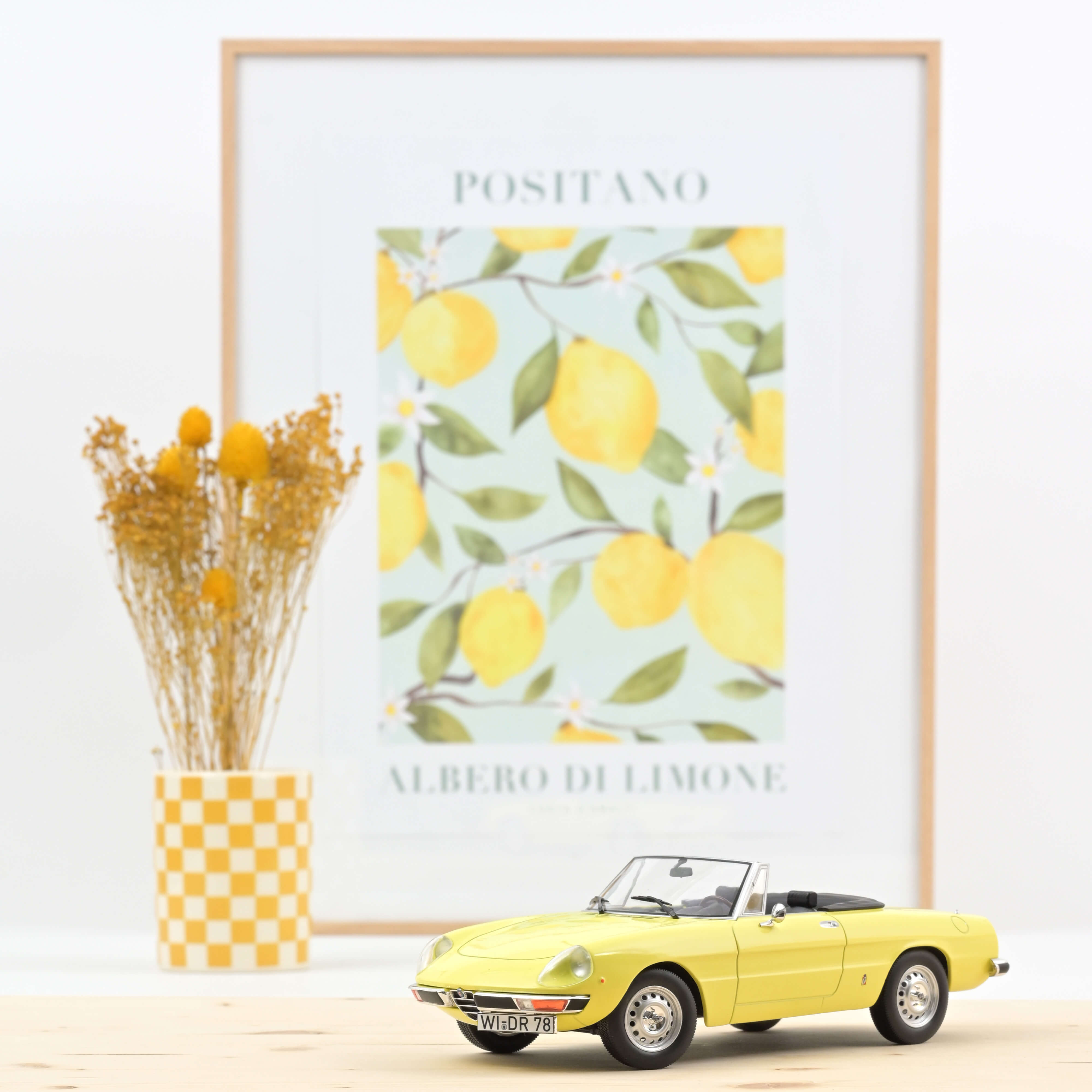 Alfa Romeo 2000 Spider 1978 Yellow 1:18 - 300pcs