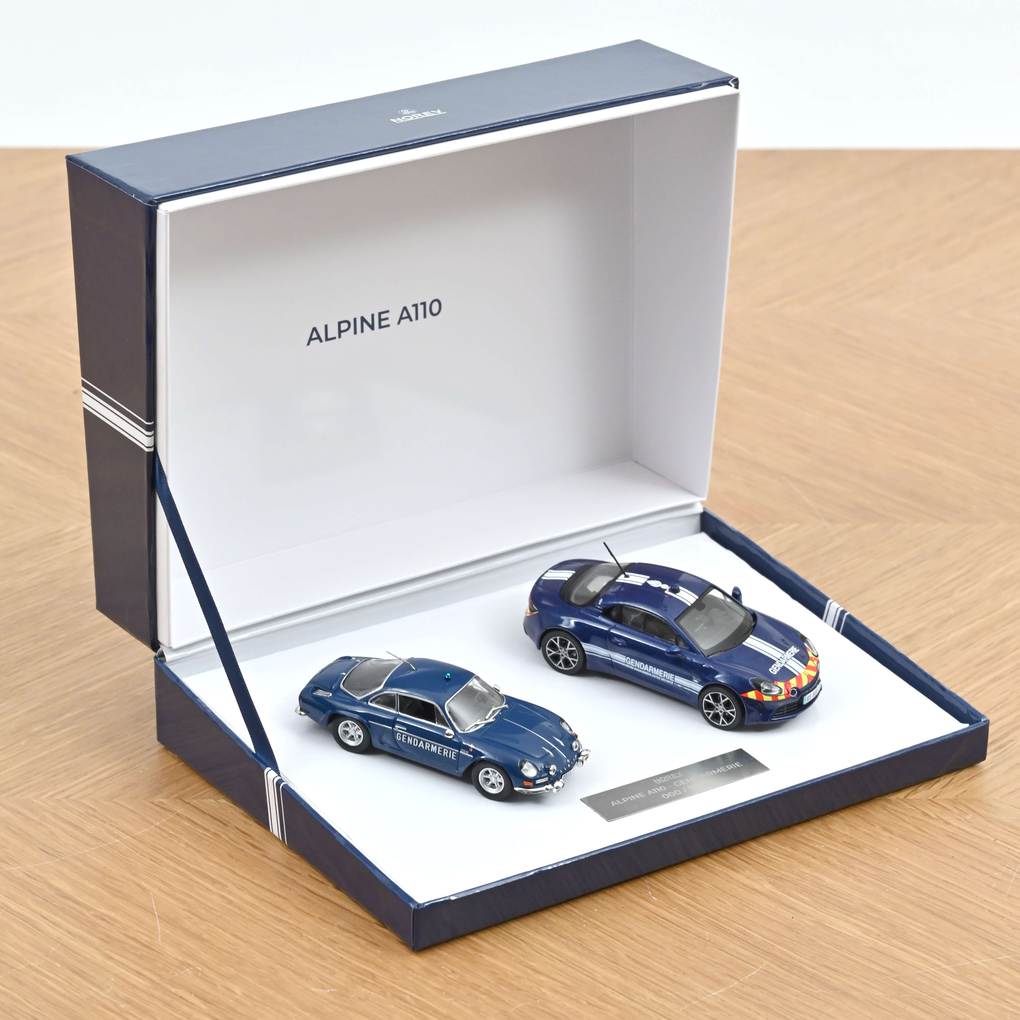 Gift Box Alpine A110 Gendarmerie 2022 1:43 - 500 pcs