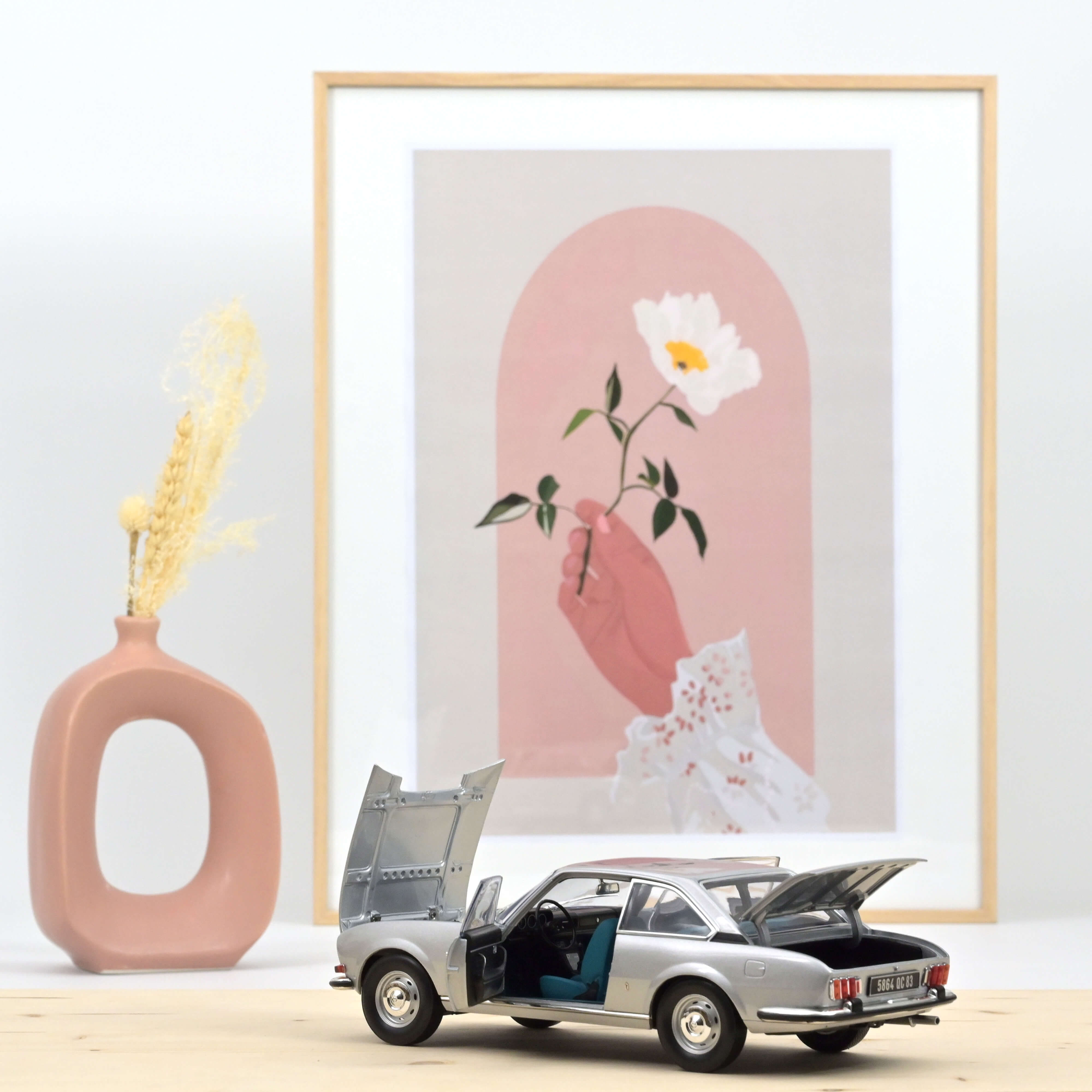 Peugeot 504 Coupe 1969 Silver 1:18 - 250pcs