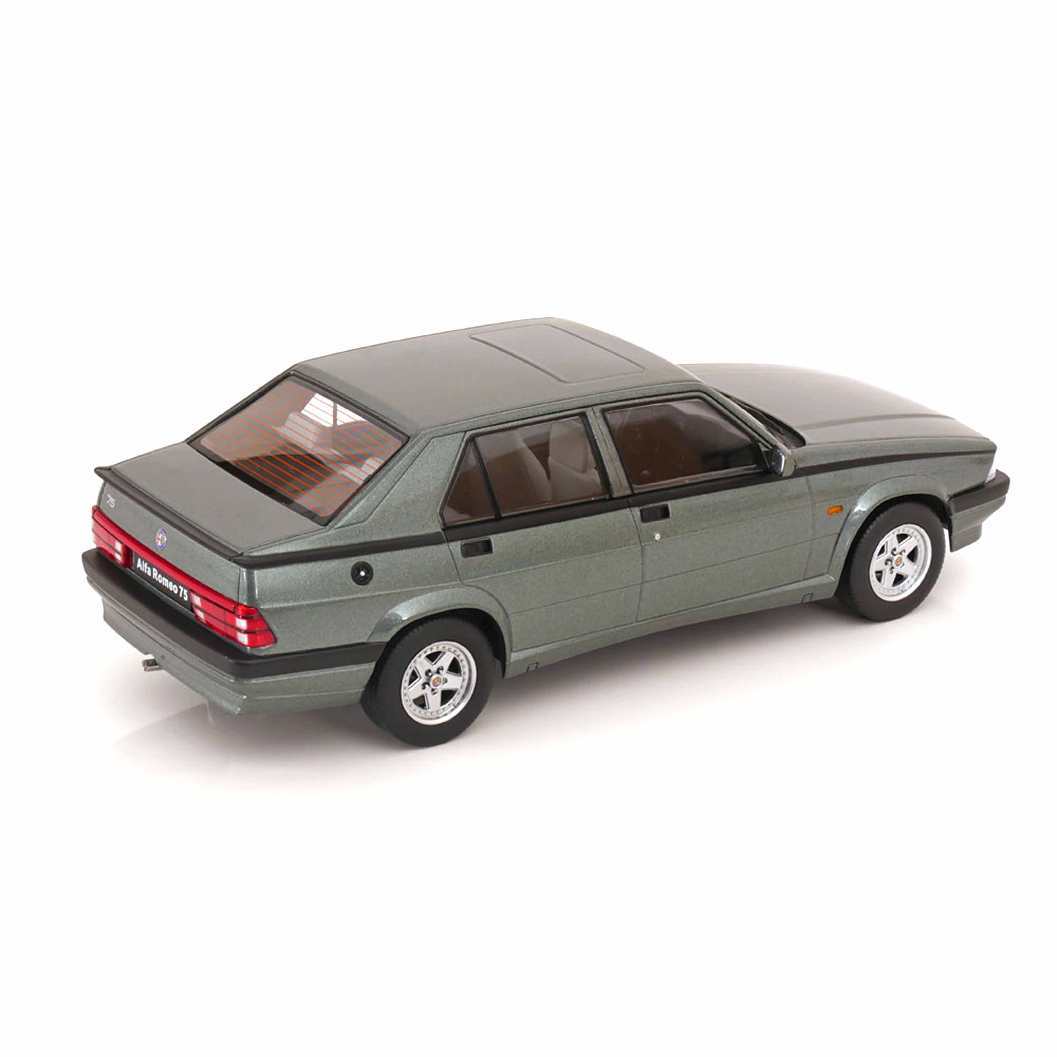 Alfa Romeo 75 1991 Grey Metallic 1:18