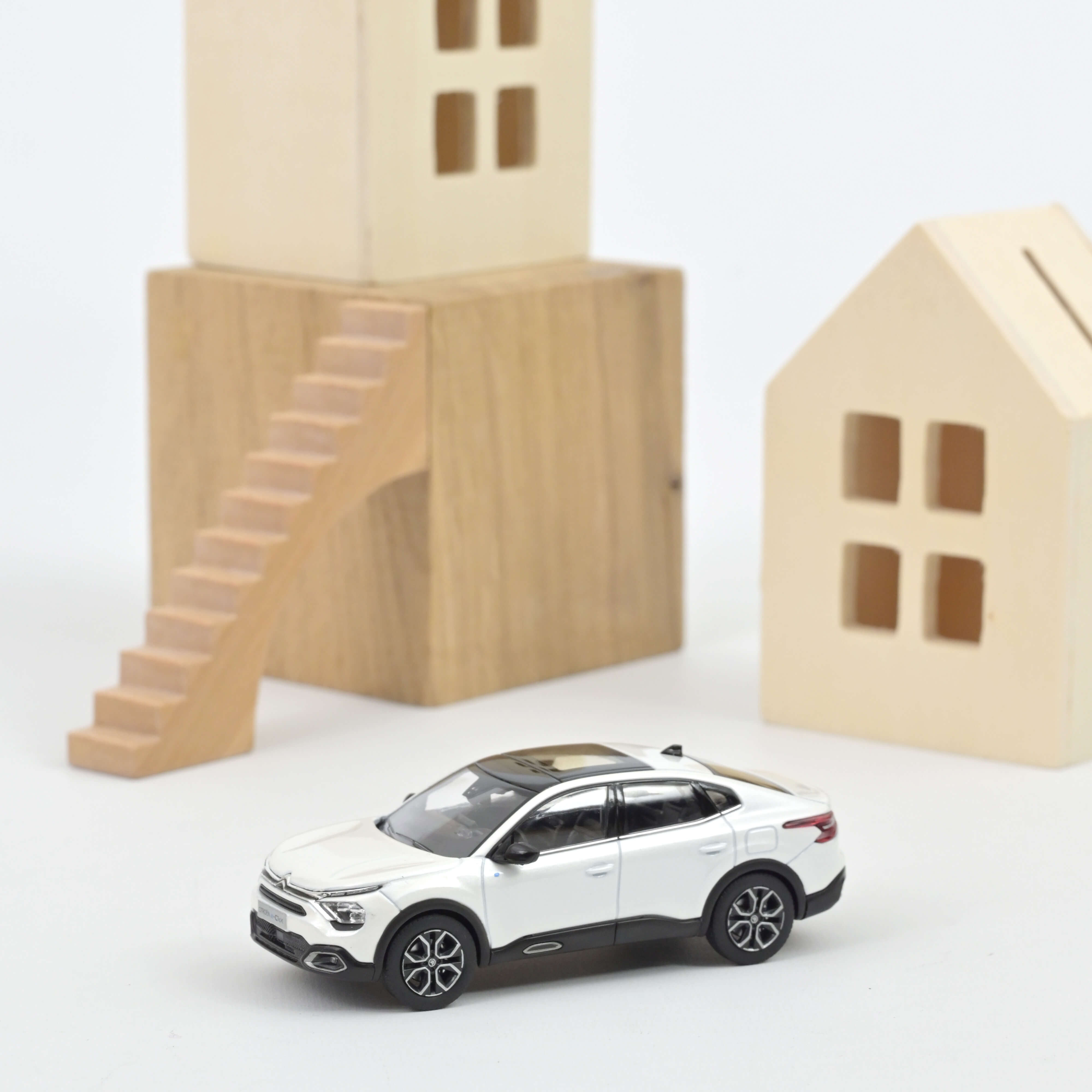 Citroën ë-C4 X 2023 Pearl White 1:43