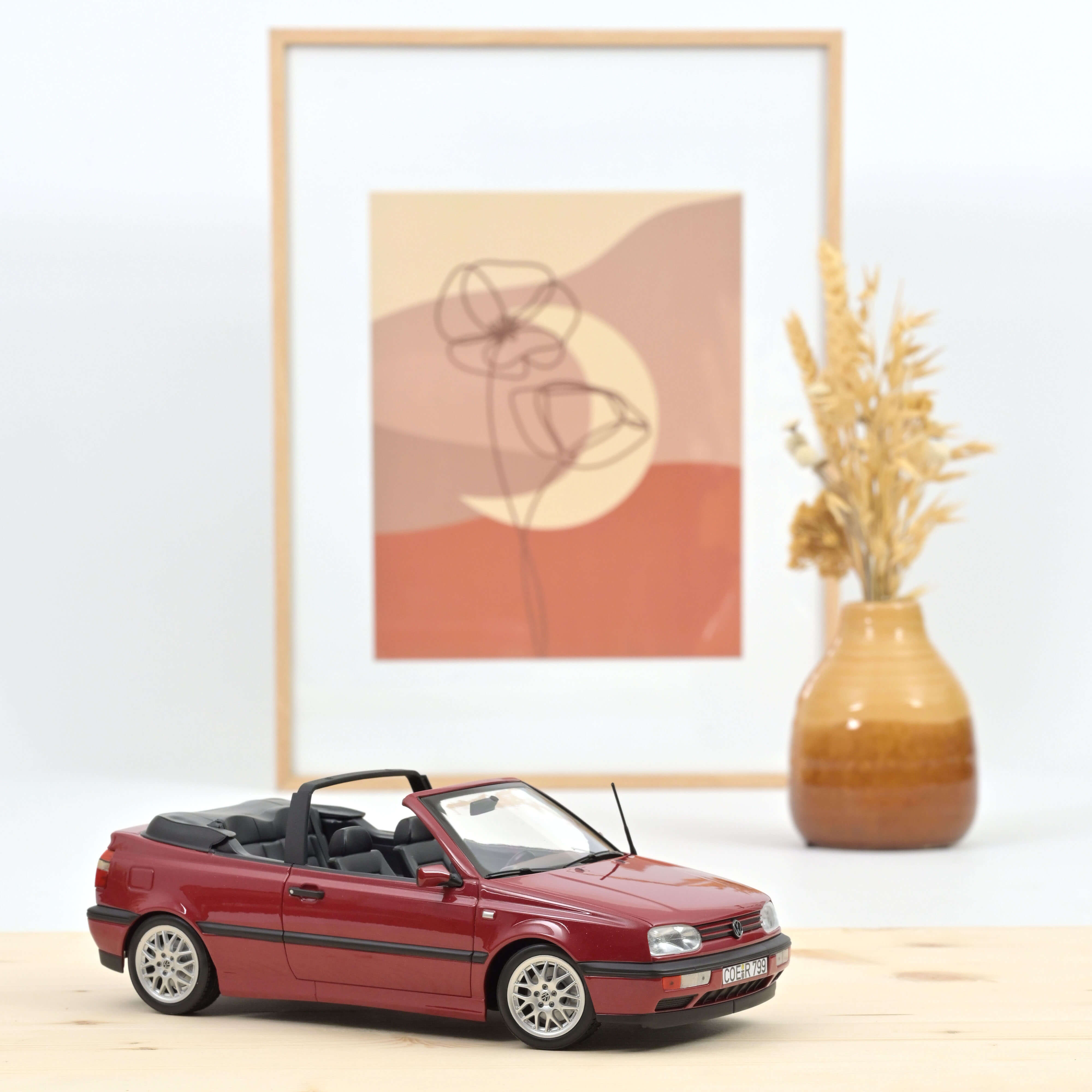 VW Golf Cabriolet 1995 Dark Red met 1:18 - 200pcs