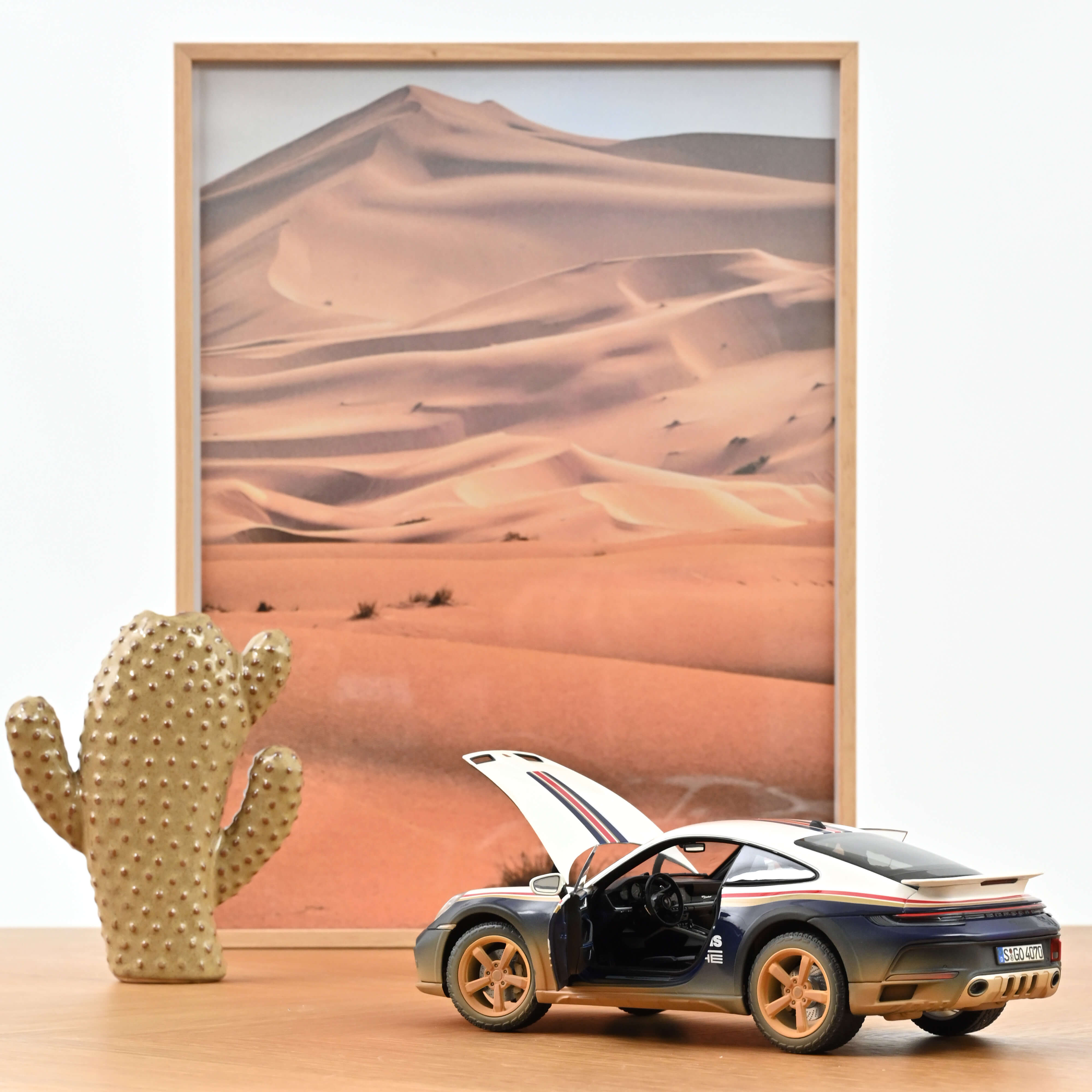 Porsche 911 Dakar Roughroads Dirty 1:18 - 500pcs