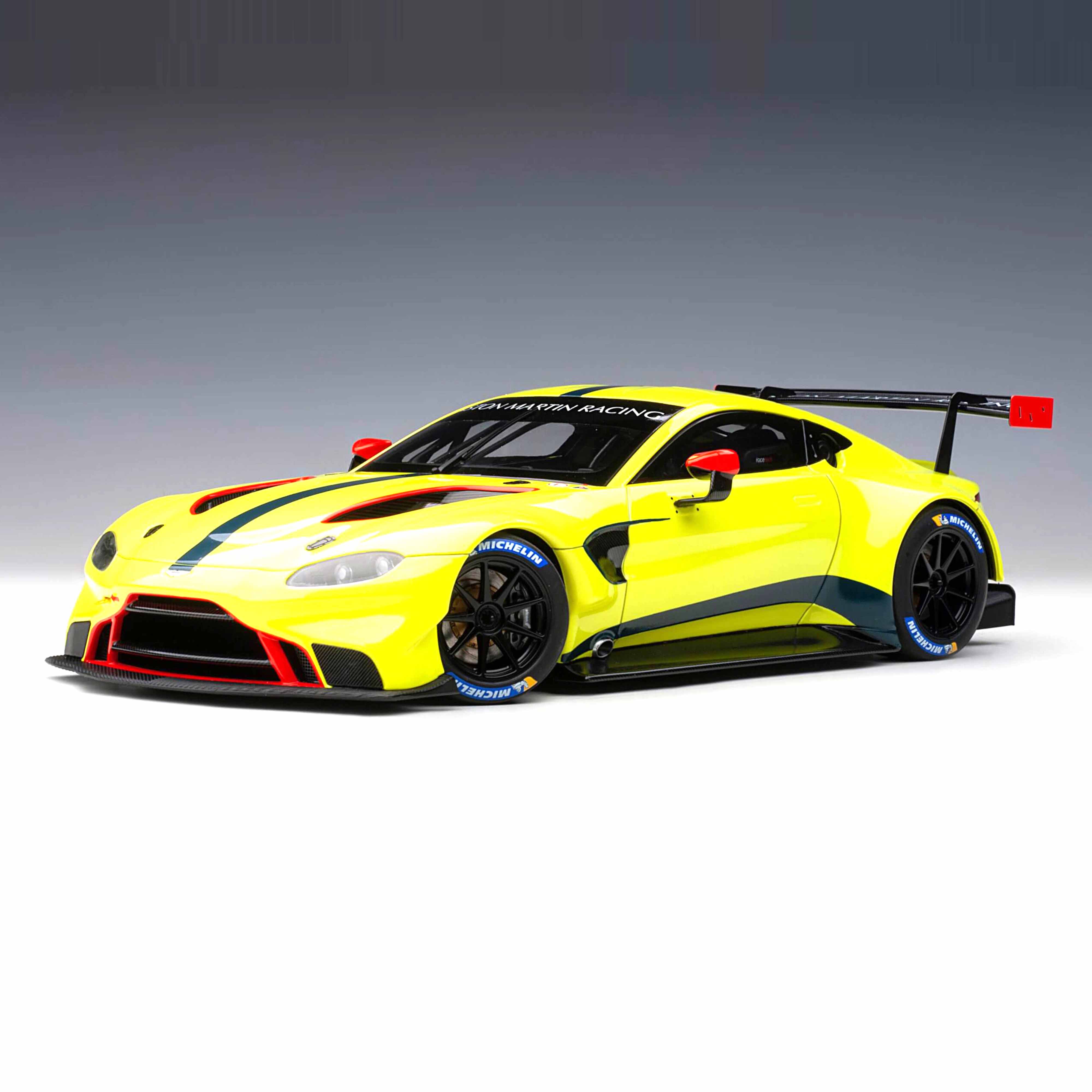 Aston Martin Vantage GTE LE MANS 2018 Presentation Car 1:18