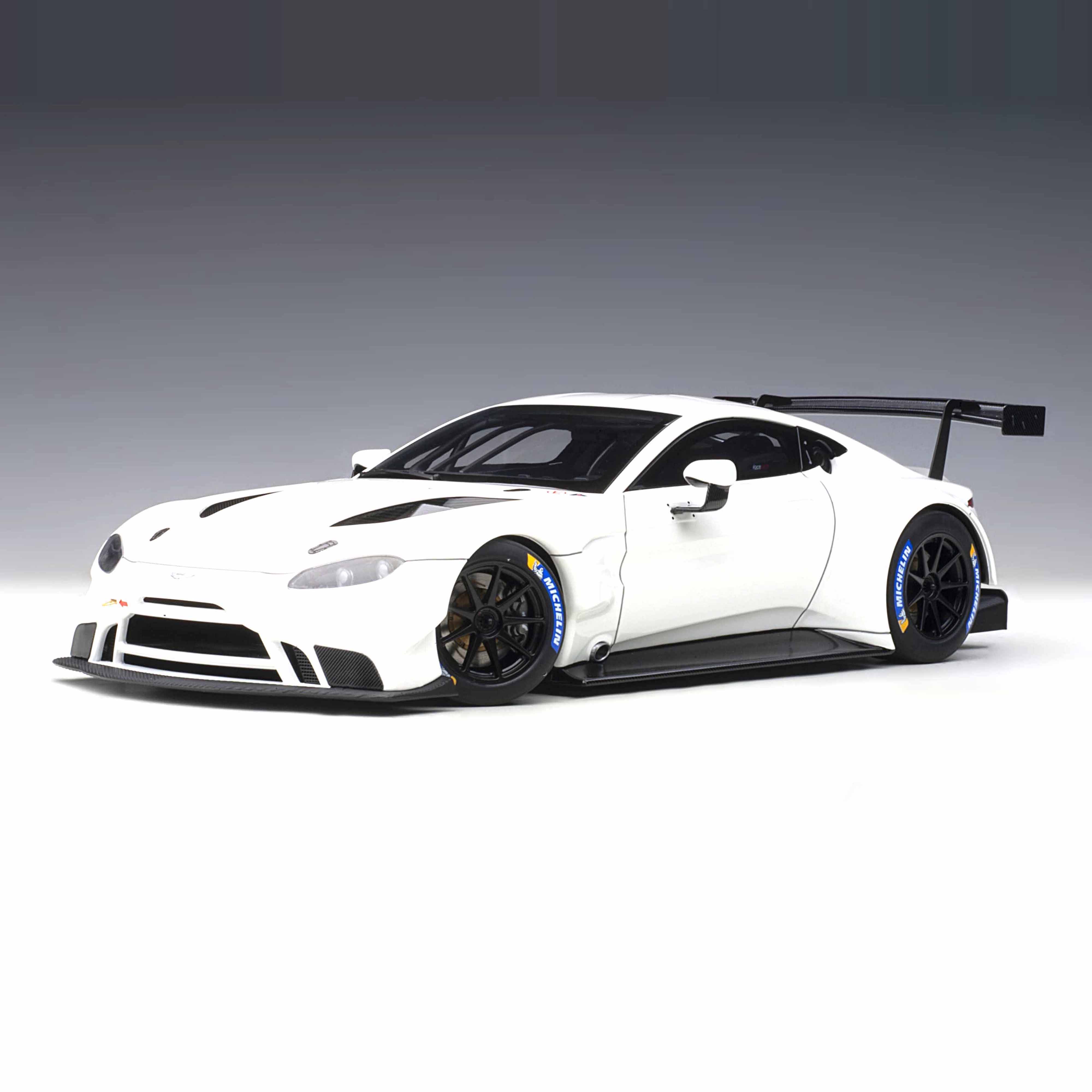 Aston Martin Vantage GTE Plain Body Version White 1:18