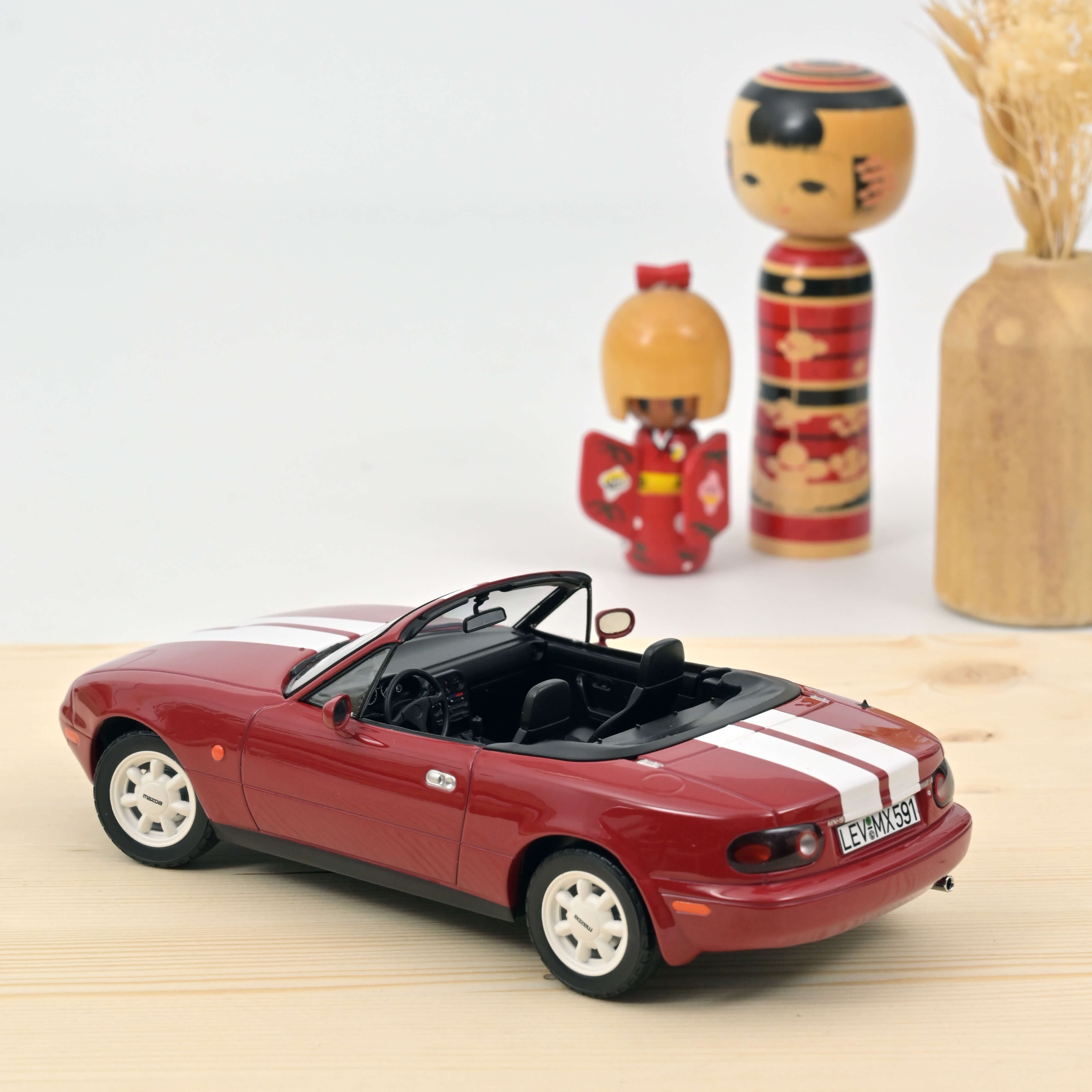 Mazda MX-5 1989 Red with stripes 1:18 - 200pcs