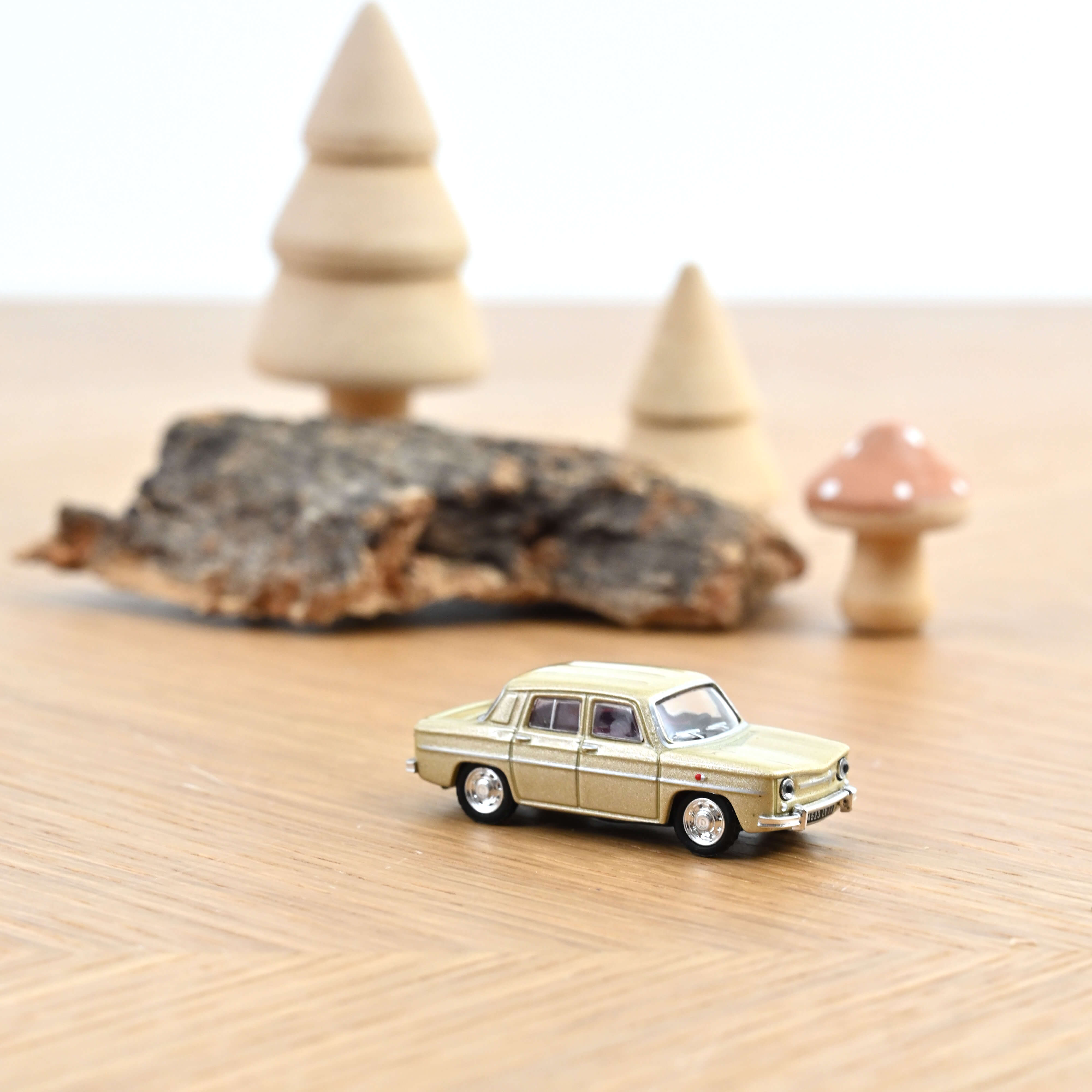 Renault 8 1964 Beige Metallisé 1/87