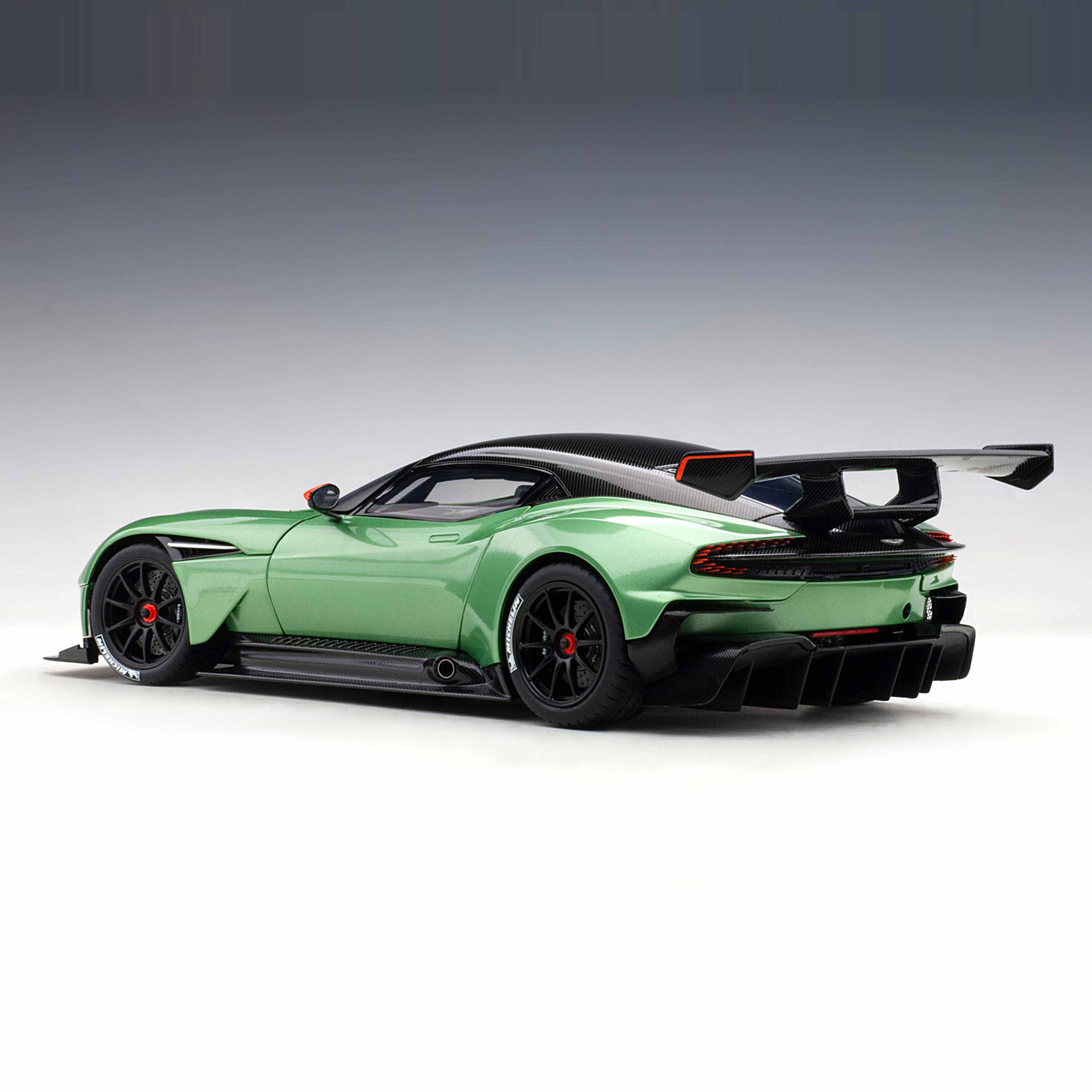 Aston Martin Vulcan 2015 Apple Tree Green Metallic 1:18