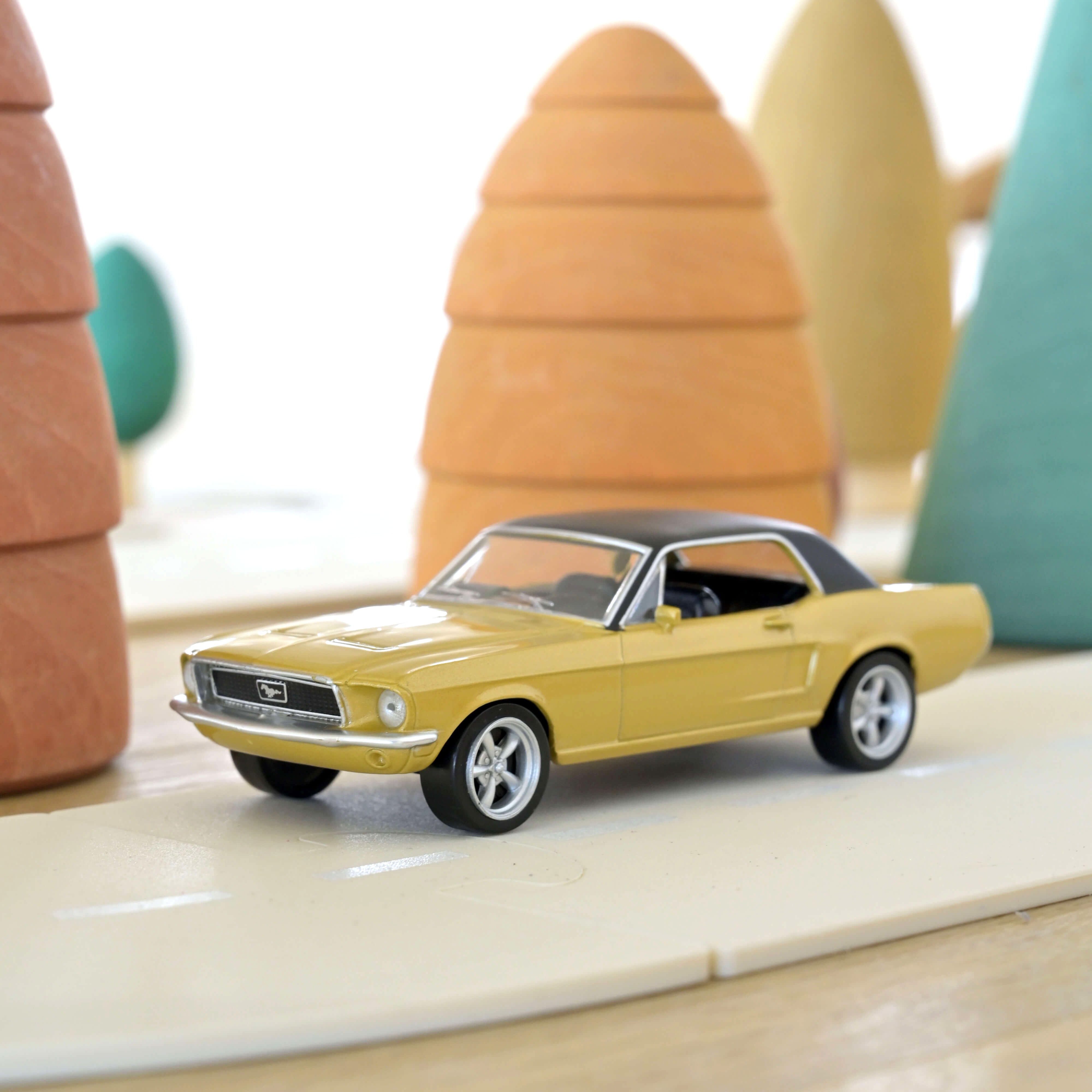 Ford Mustang Coupe 1968 Gold (black interior) Jet-car 1:43
