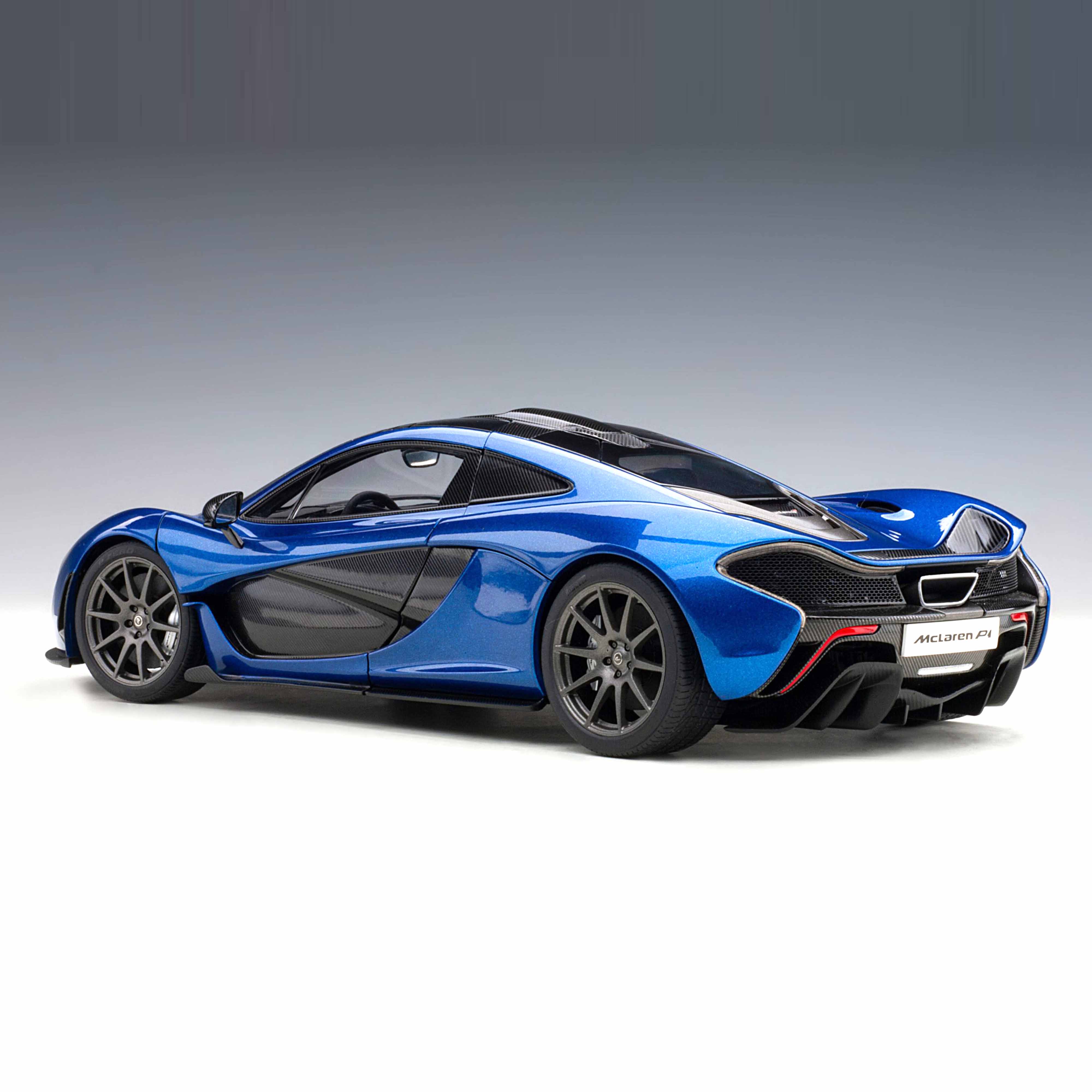 McLaren P1 2013 Azur Blue 1:18