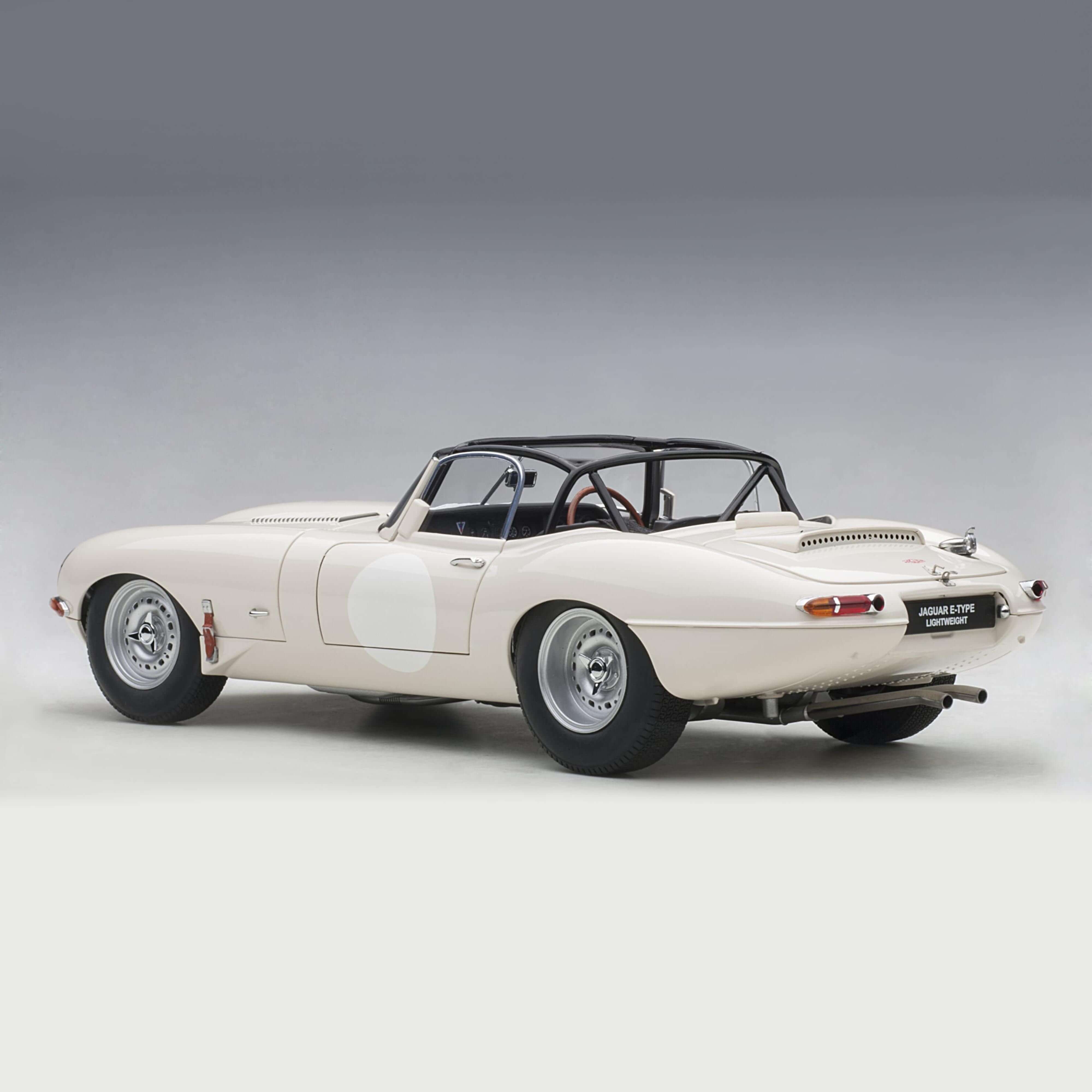 Jaguar E-Type Lightweight 2015 White 1/18