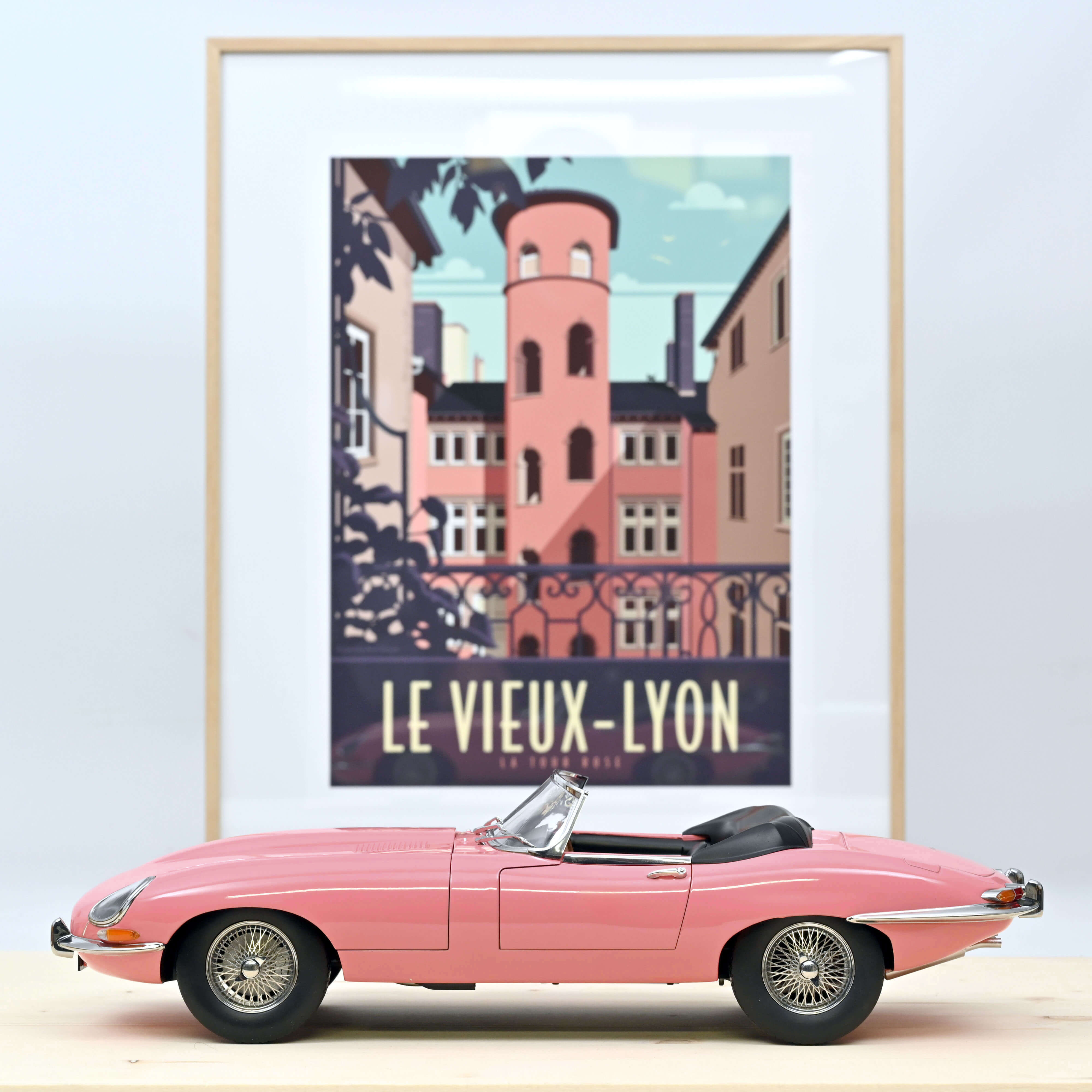 Jaguar E-Type Cabriolet 1962 Pink 1:12 - 300pcs