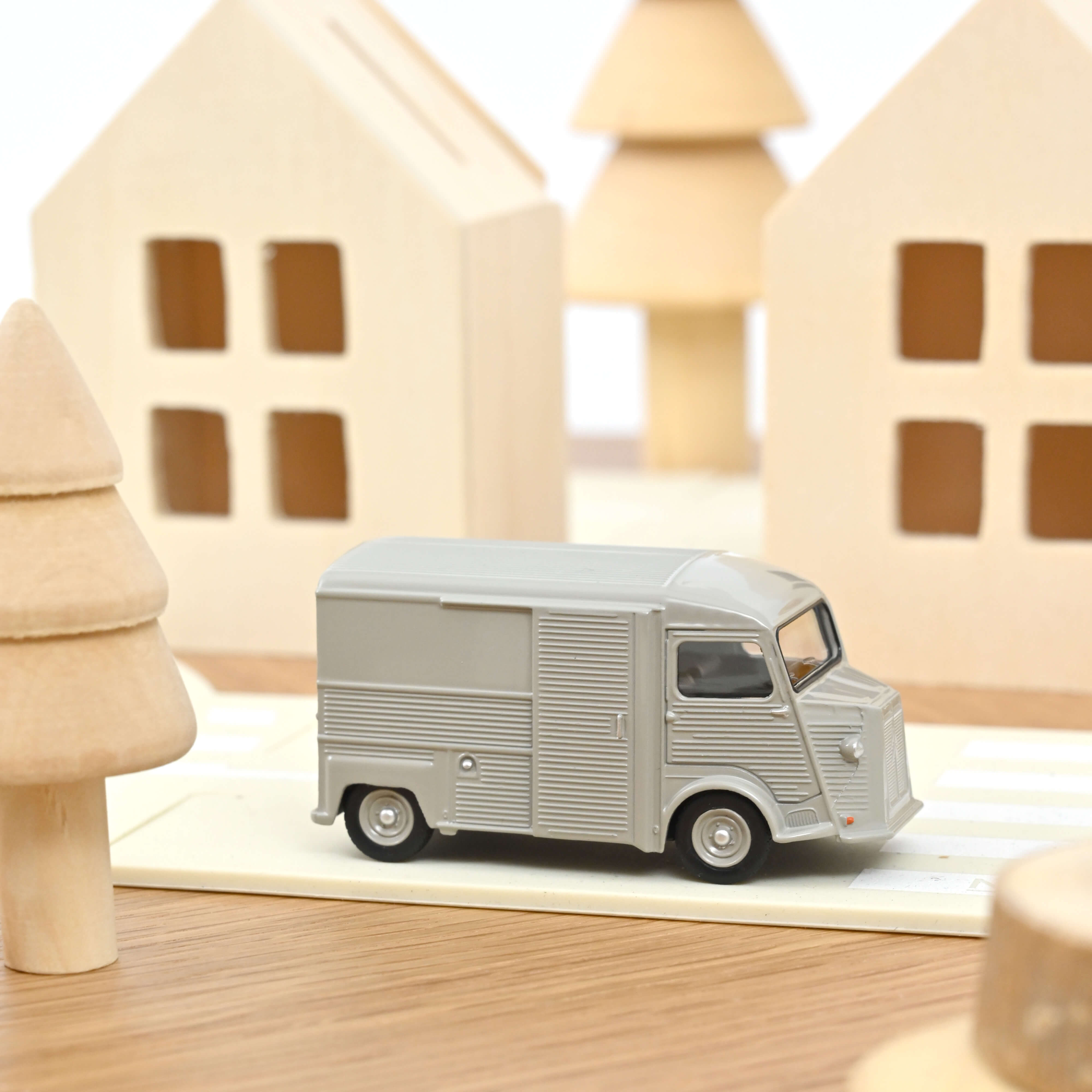 Citroën HY 1969 Rosé Grey 1:58