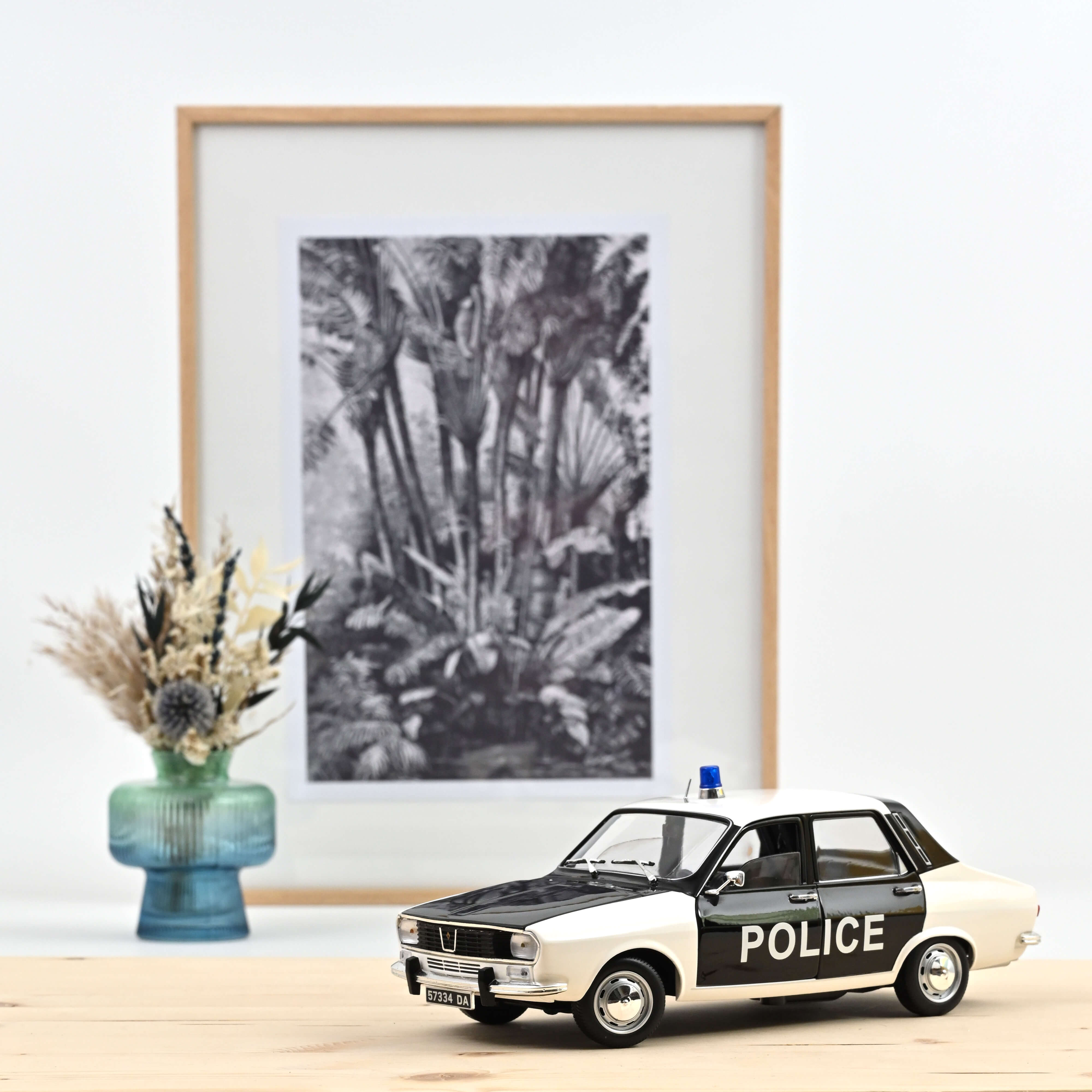 Renault 12 1973 Police 1:18 - 250pcs