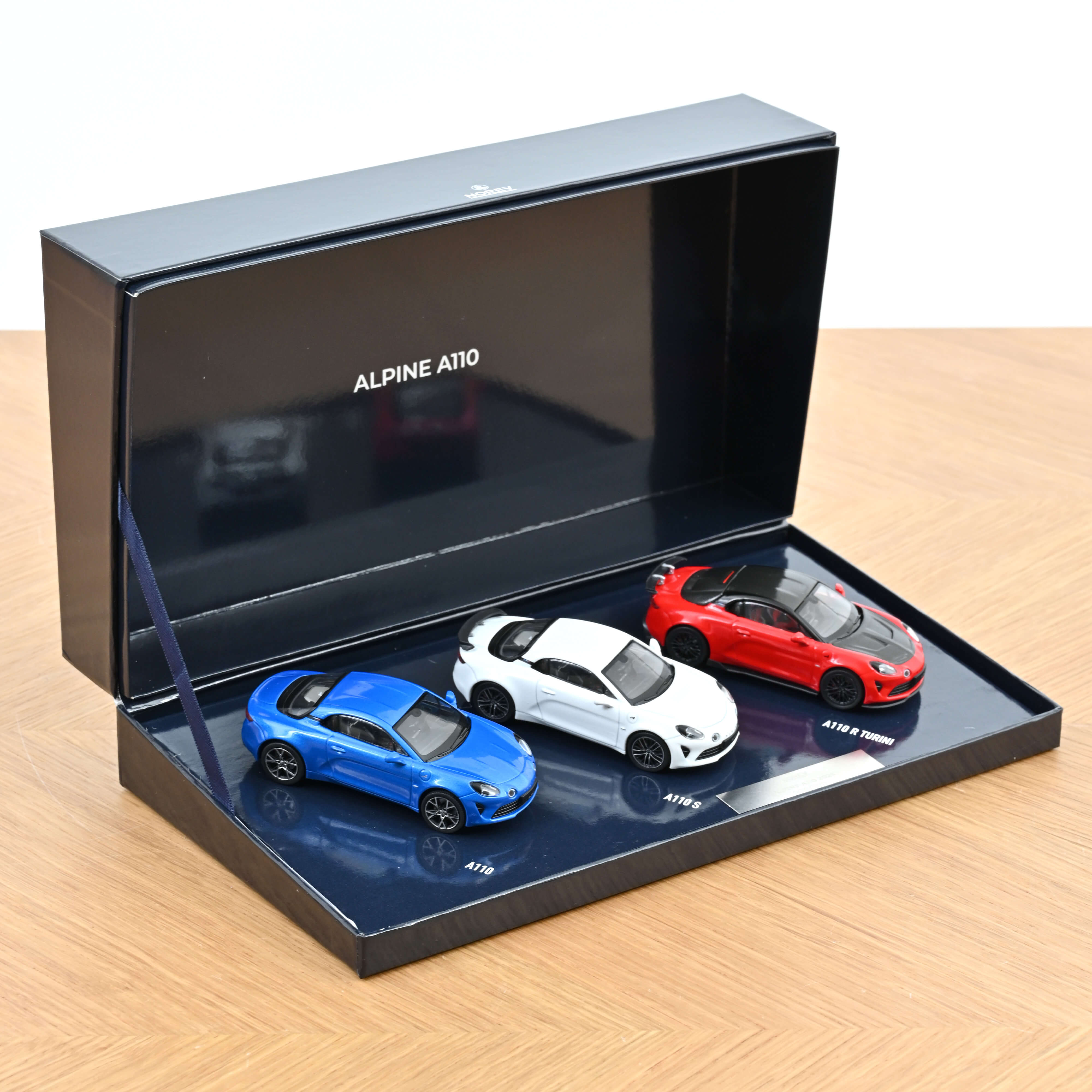 Gift Box Alpine A110 2025 French Flag colors 1:43 - 500 pcs