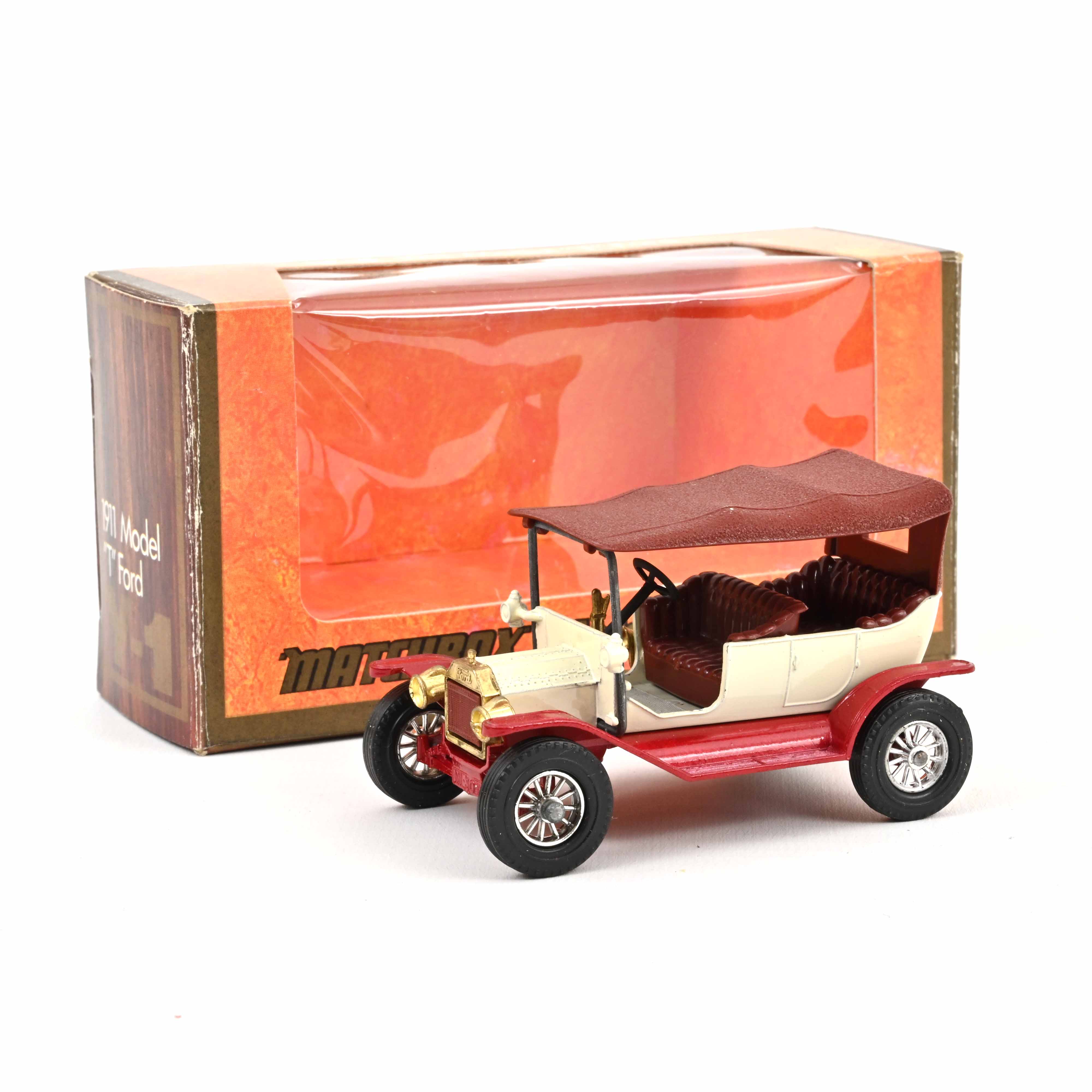 Ford Model T 1911 Red/White 1:42