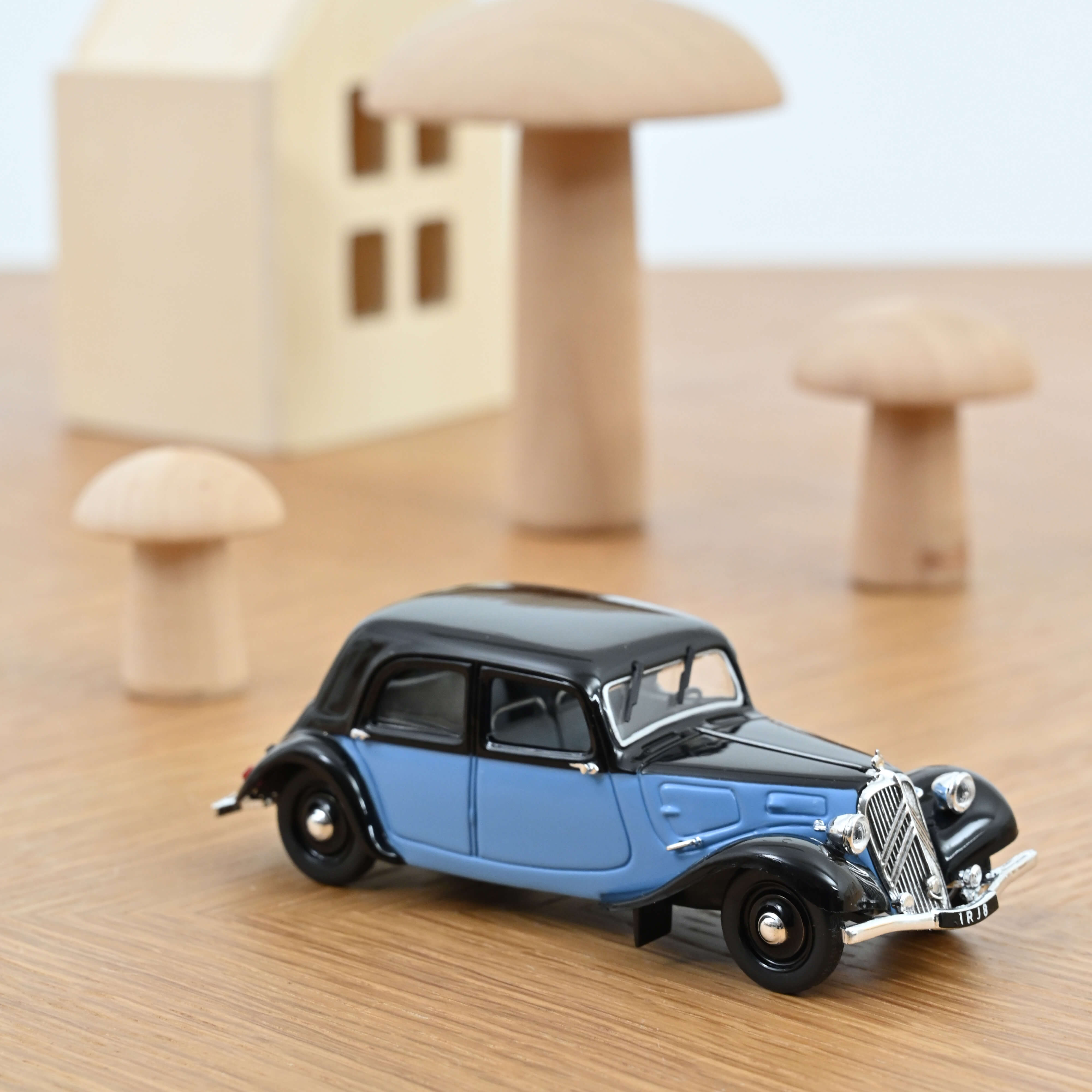Citroën 11 Légère Coupe de Ville 1935 Blue and Black 1:43