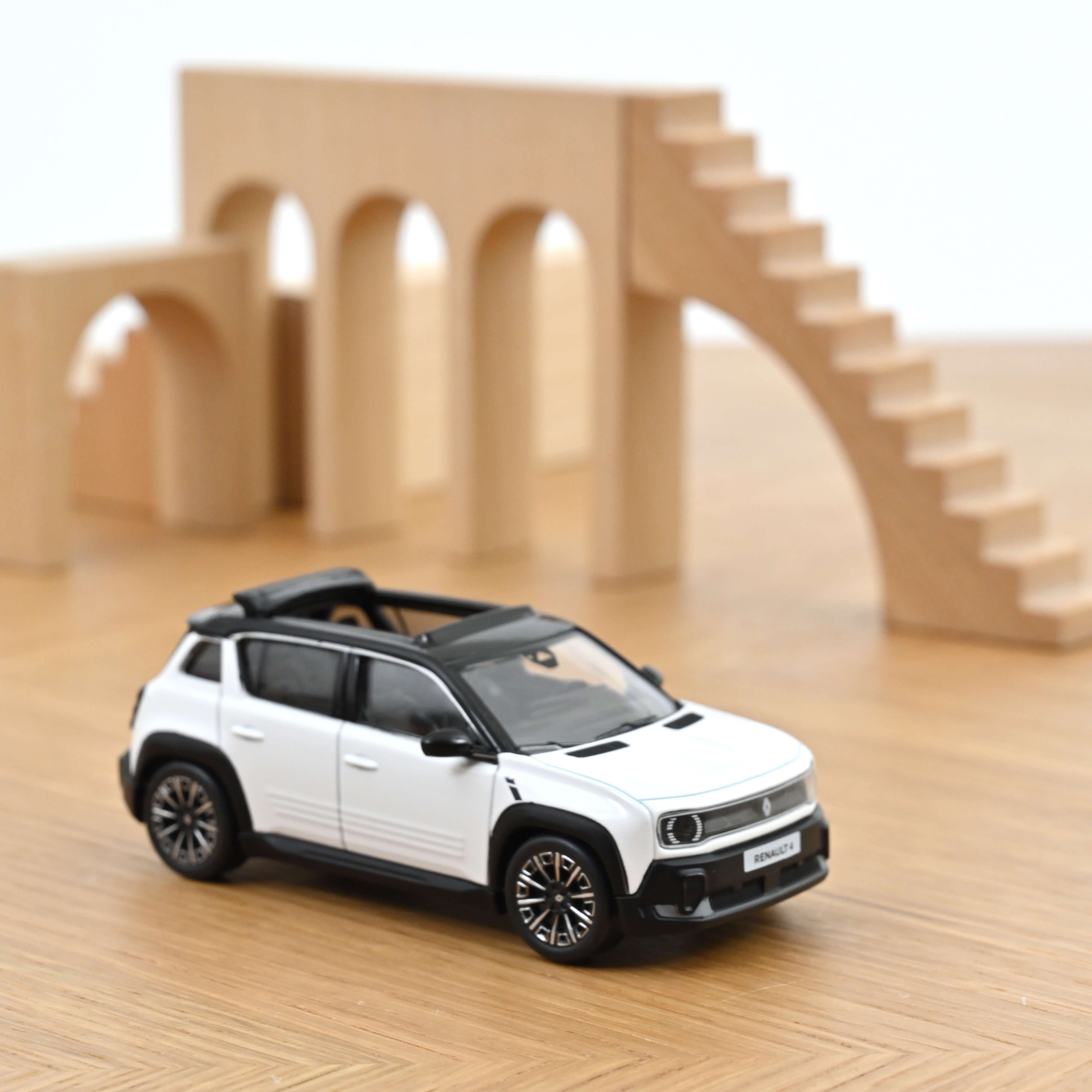 Renault 4 E-Tech Electric 2025 Glacier White 1:43