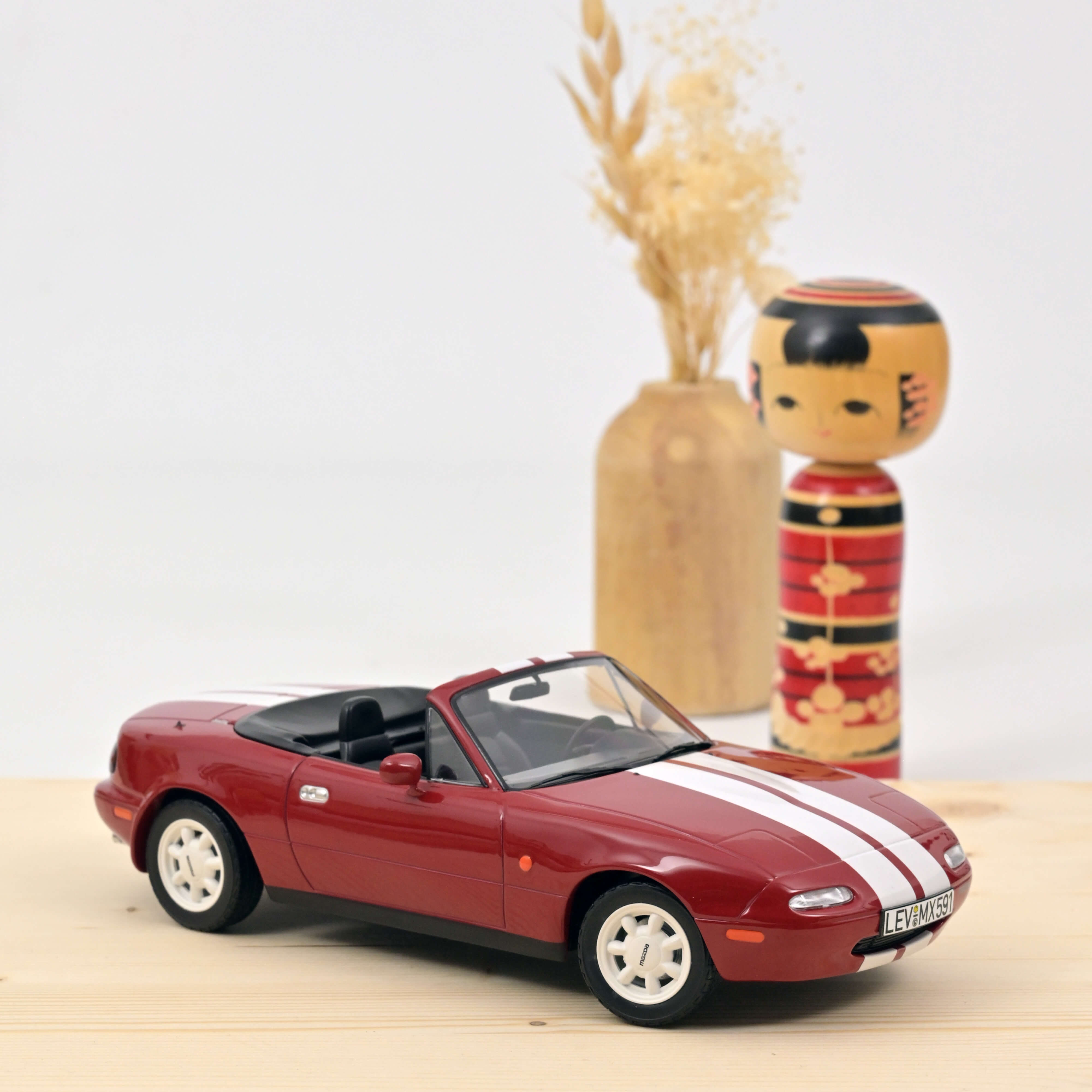 Mazda MX-5 1989 Red with stripes 1:18 - 200pcs