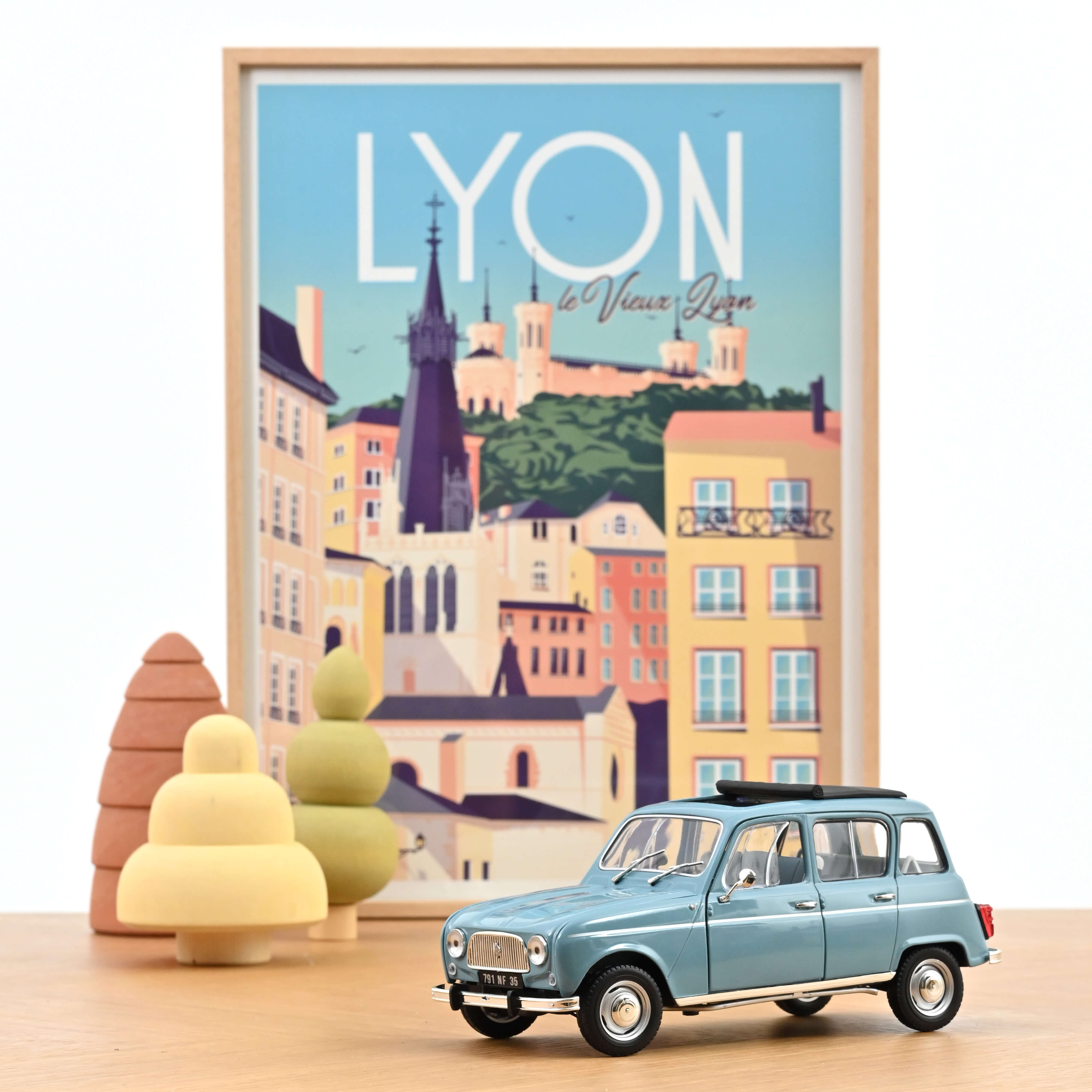 Renault 4L 1966 French Blue 1:18
