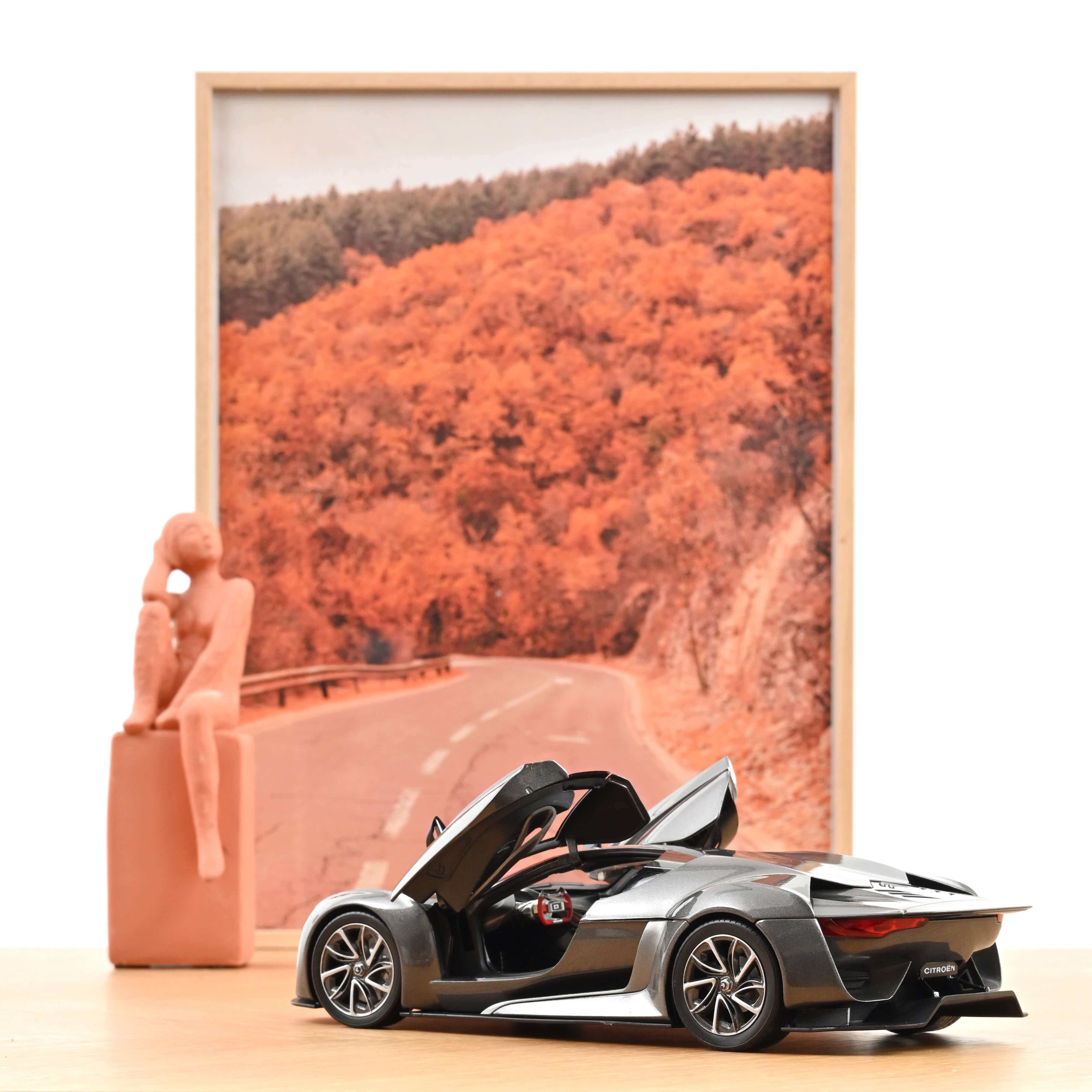 GT by Citroën 2008 Grey Concept Car 1:18 - 200pcs