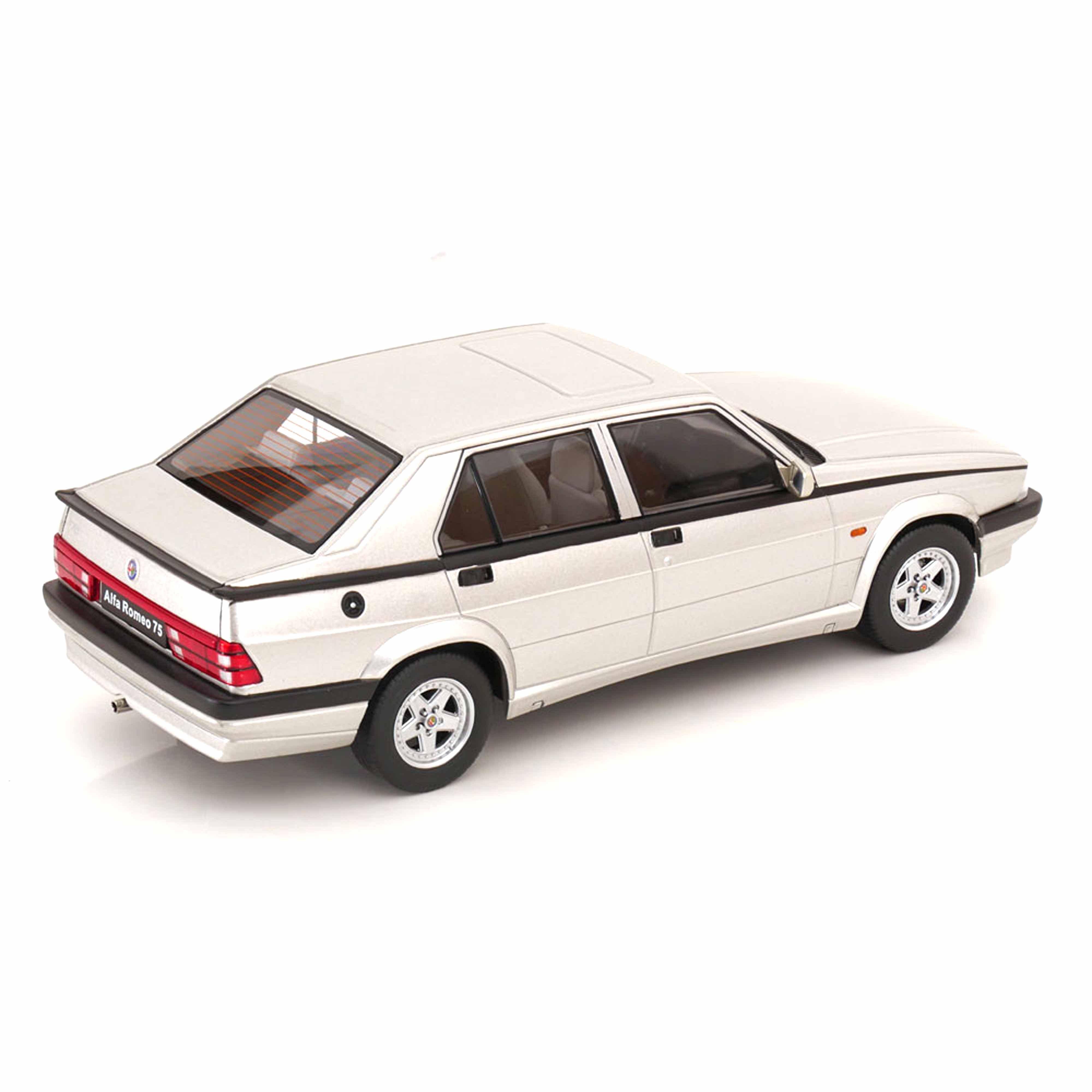 Alfa Romeo 75 1991 Silver 1:18