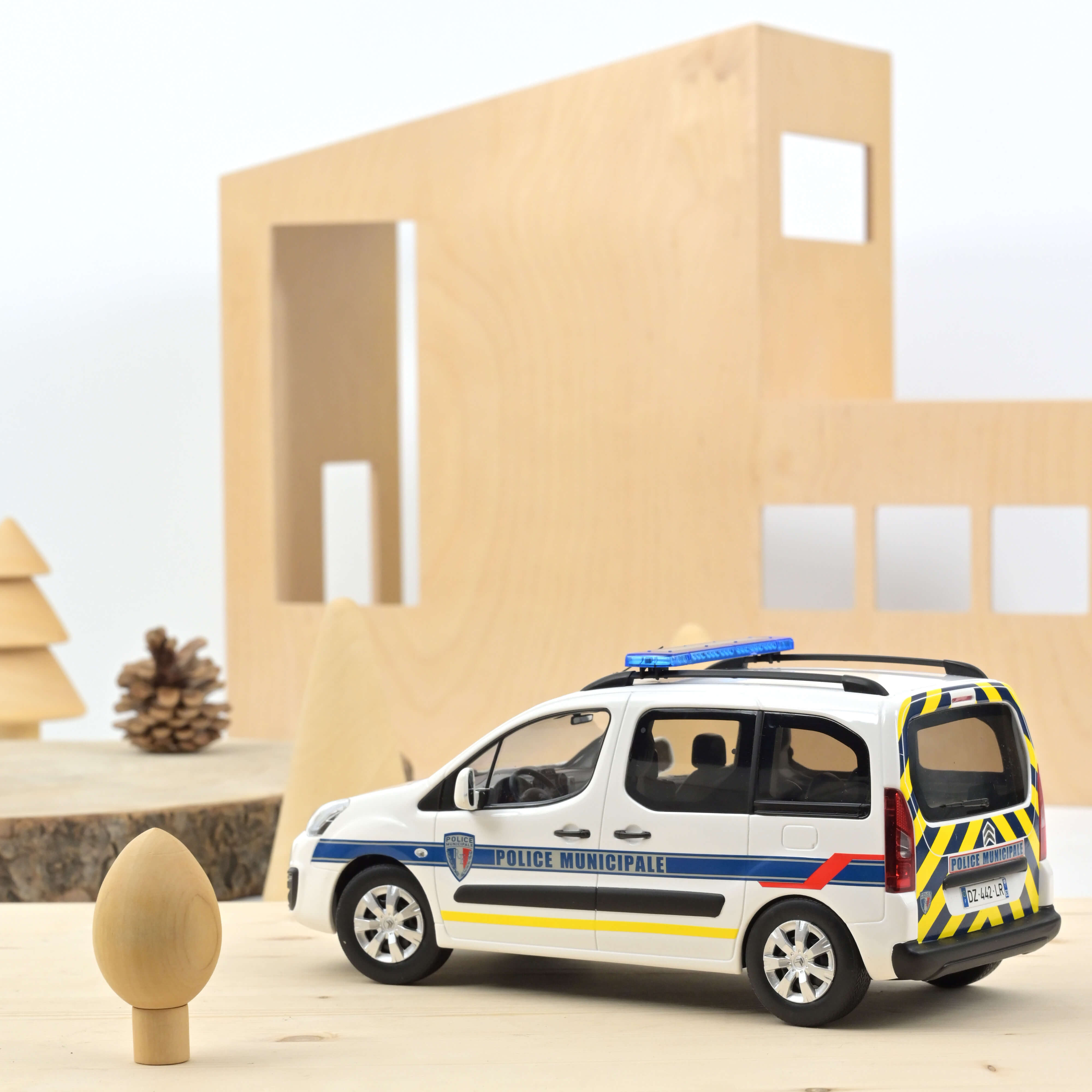Citroën Berlingo 2016 Police Municipale 1:18 - 100pcs