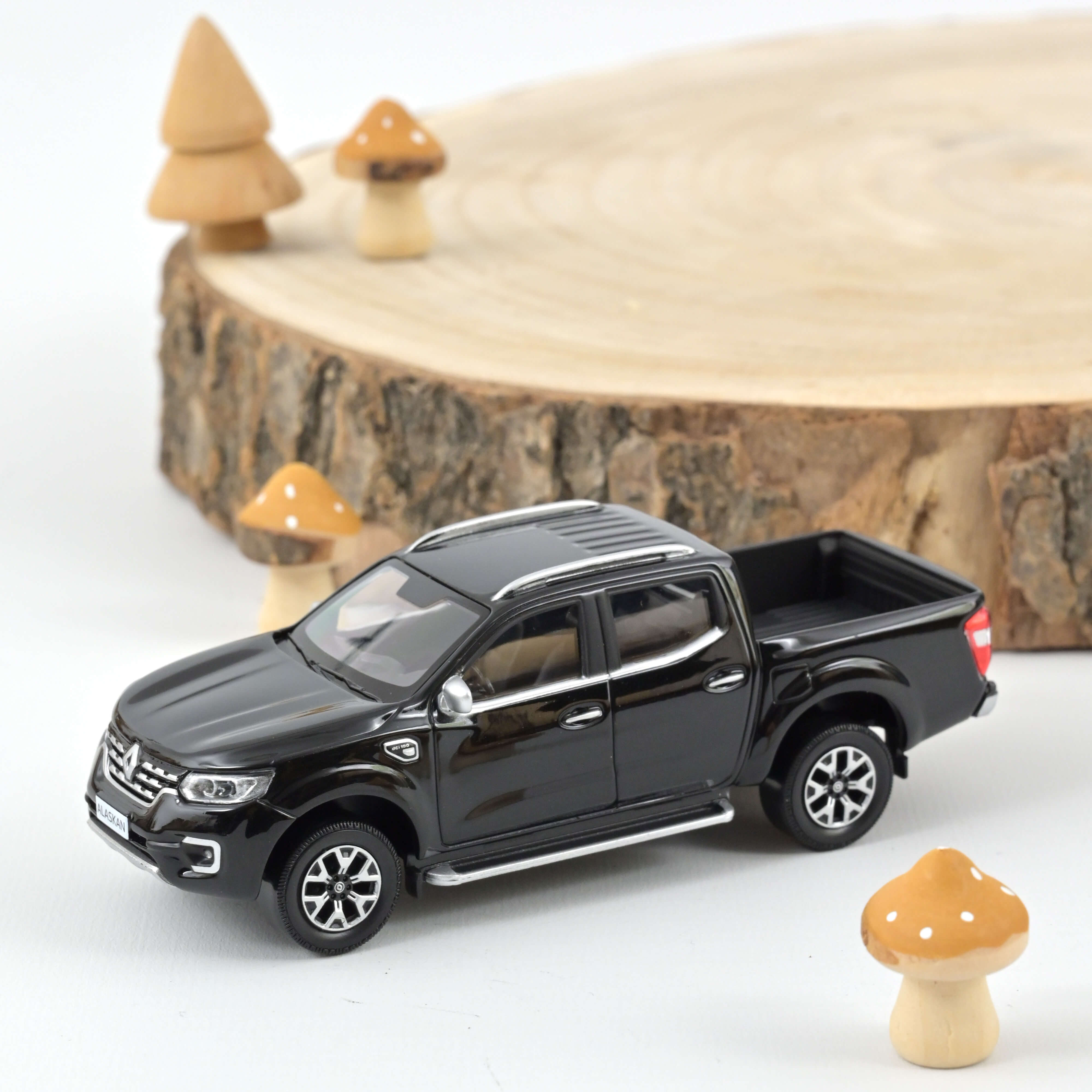 Renault Alaskan 2017 Black 1:43