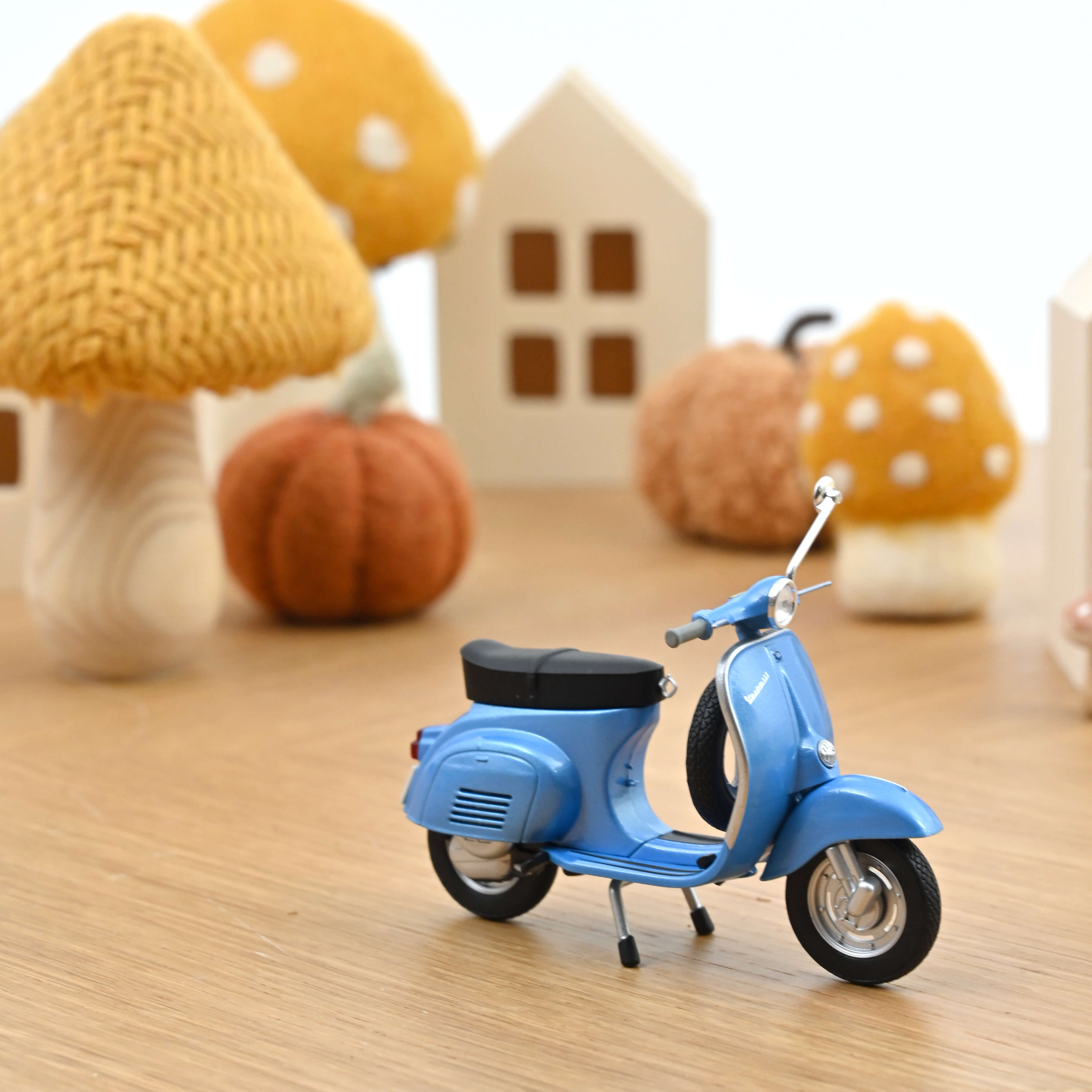 Vespa 125 Primavera 1968 Blue Metallic 1:18