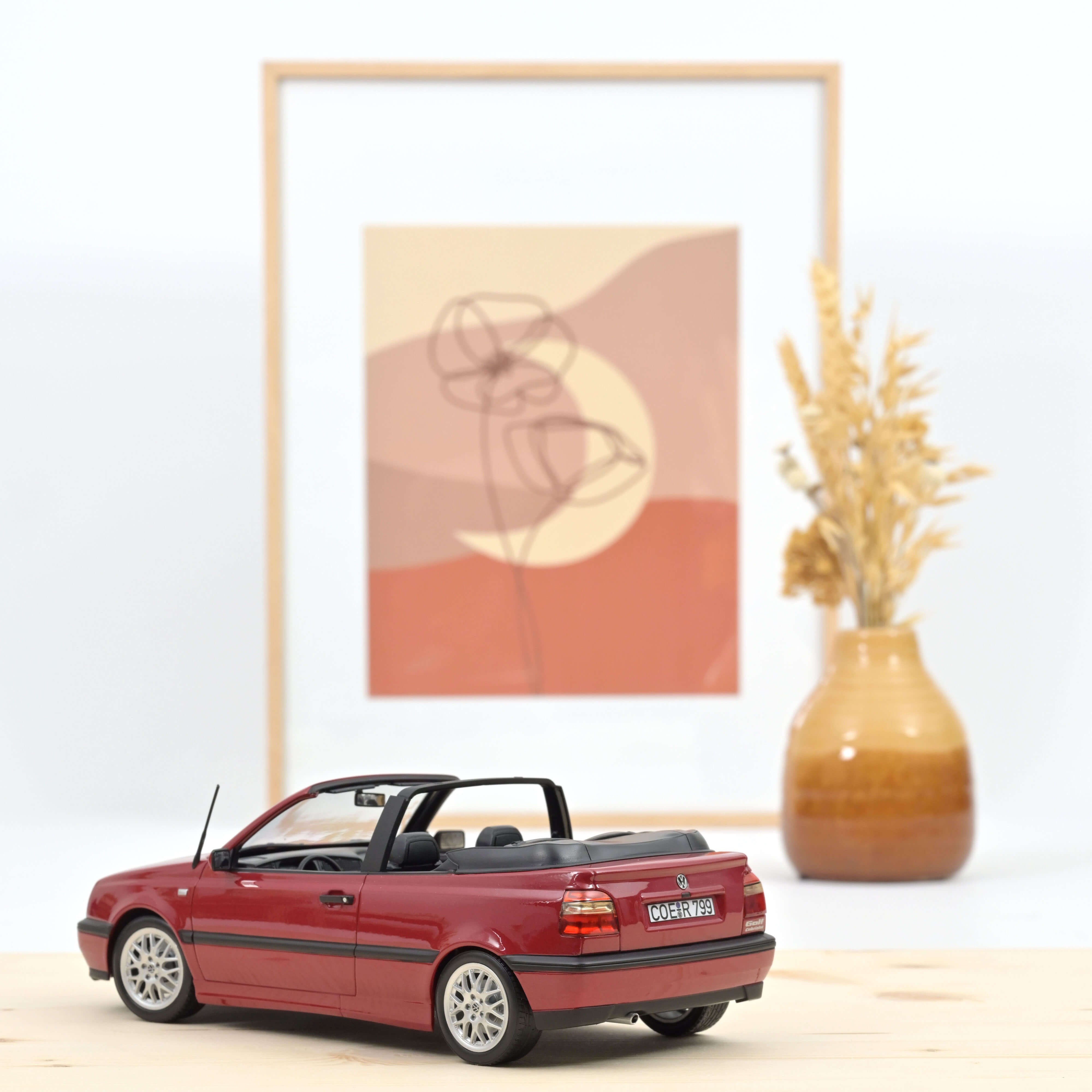 VW Golf Cabriolet 1995 Dark Red met 1:18 - 200pcs
