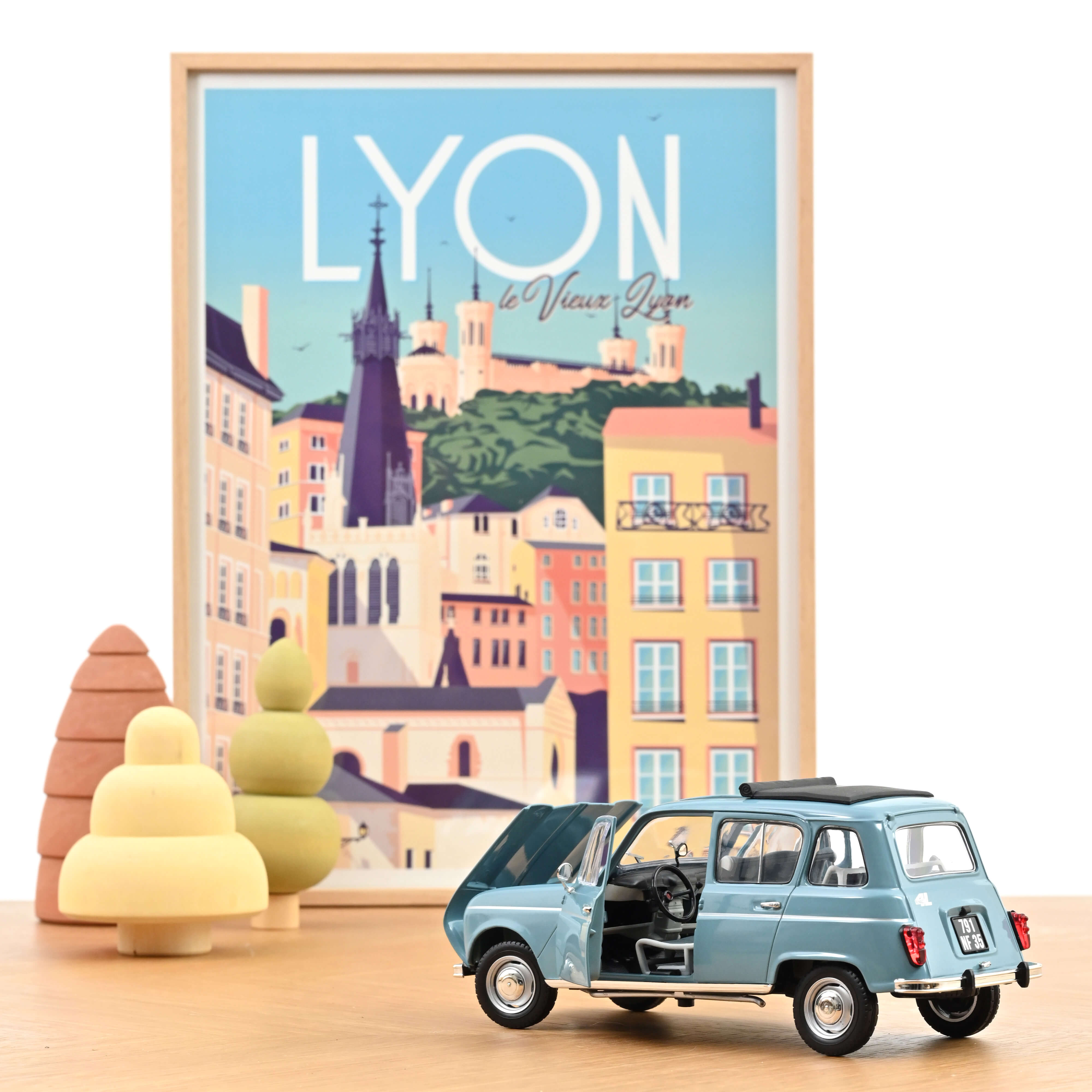 Renault 4L 1966 French Blue 1:18