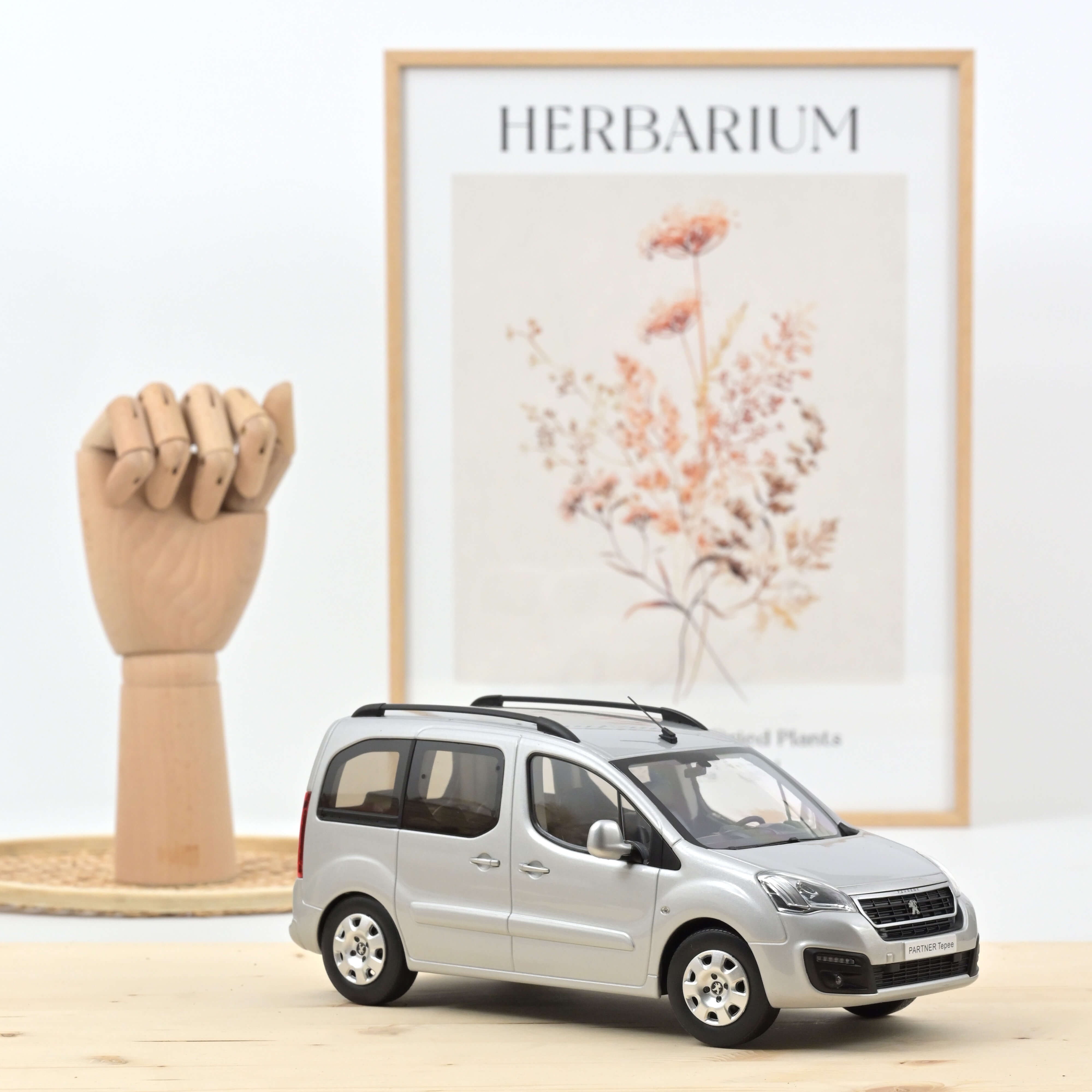 Peugeot Partner 2016 Silver 1:18 - 150pcs