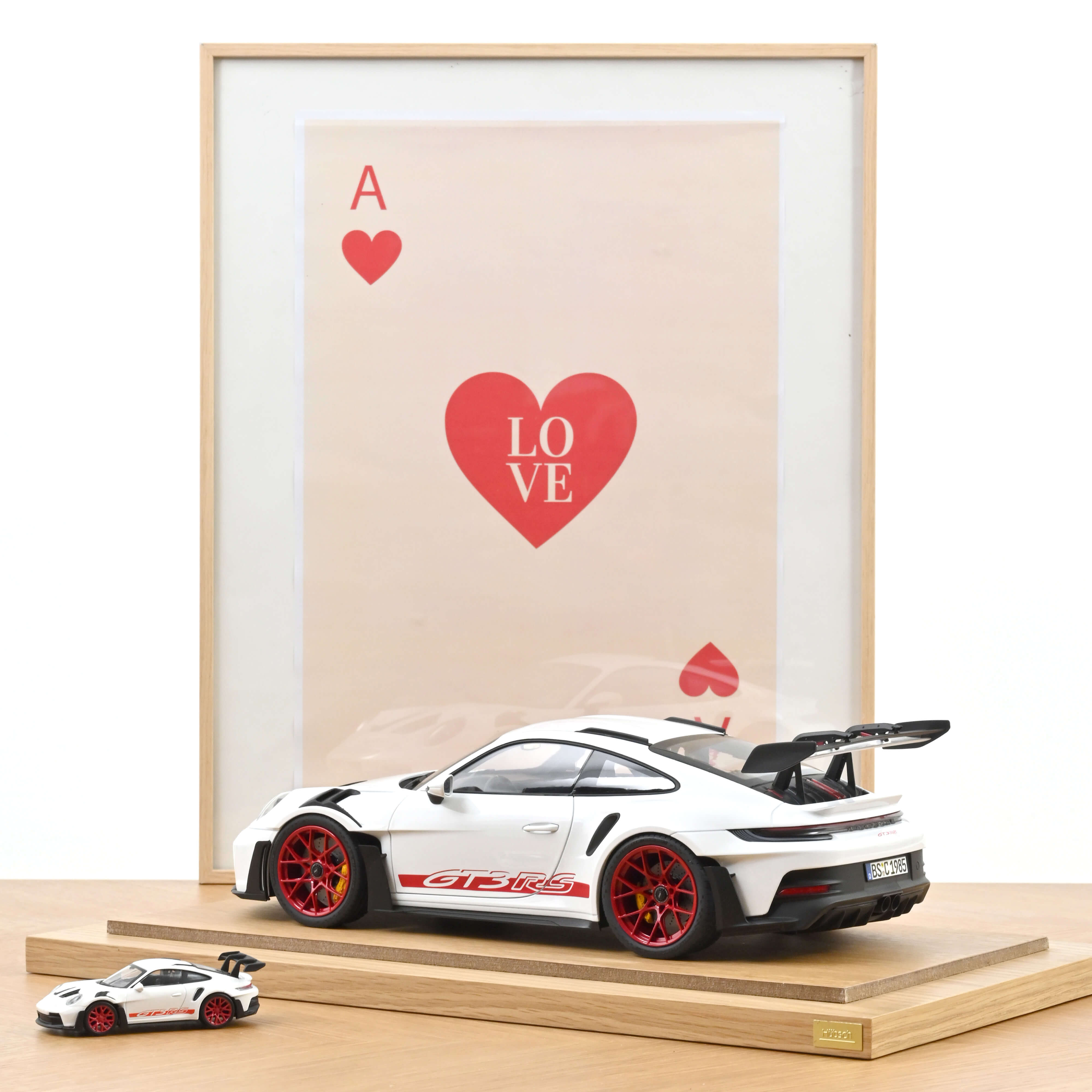 Porsche 911 GT3 RS 2022 White&Pyro red 1:12