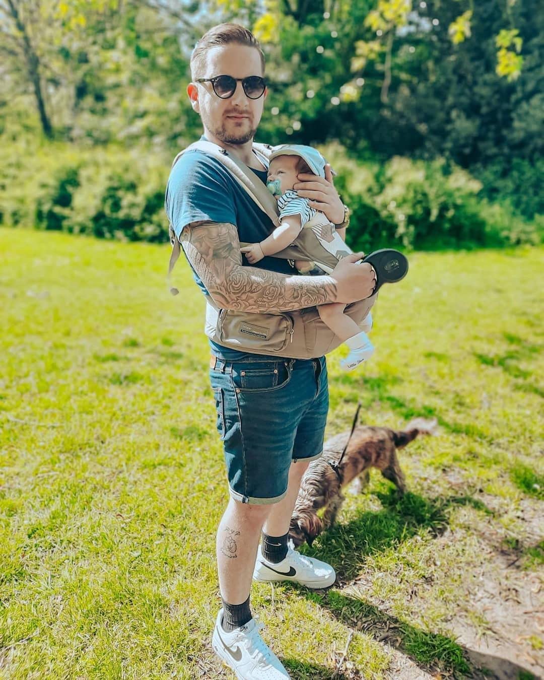 Babytrage für Neugeborene bis Kleinkinder, Baby-Hüfttrage mit Kopfhaube, Taillenverlängerung und 3 Beißpolstern (grau)