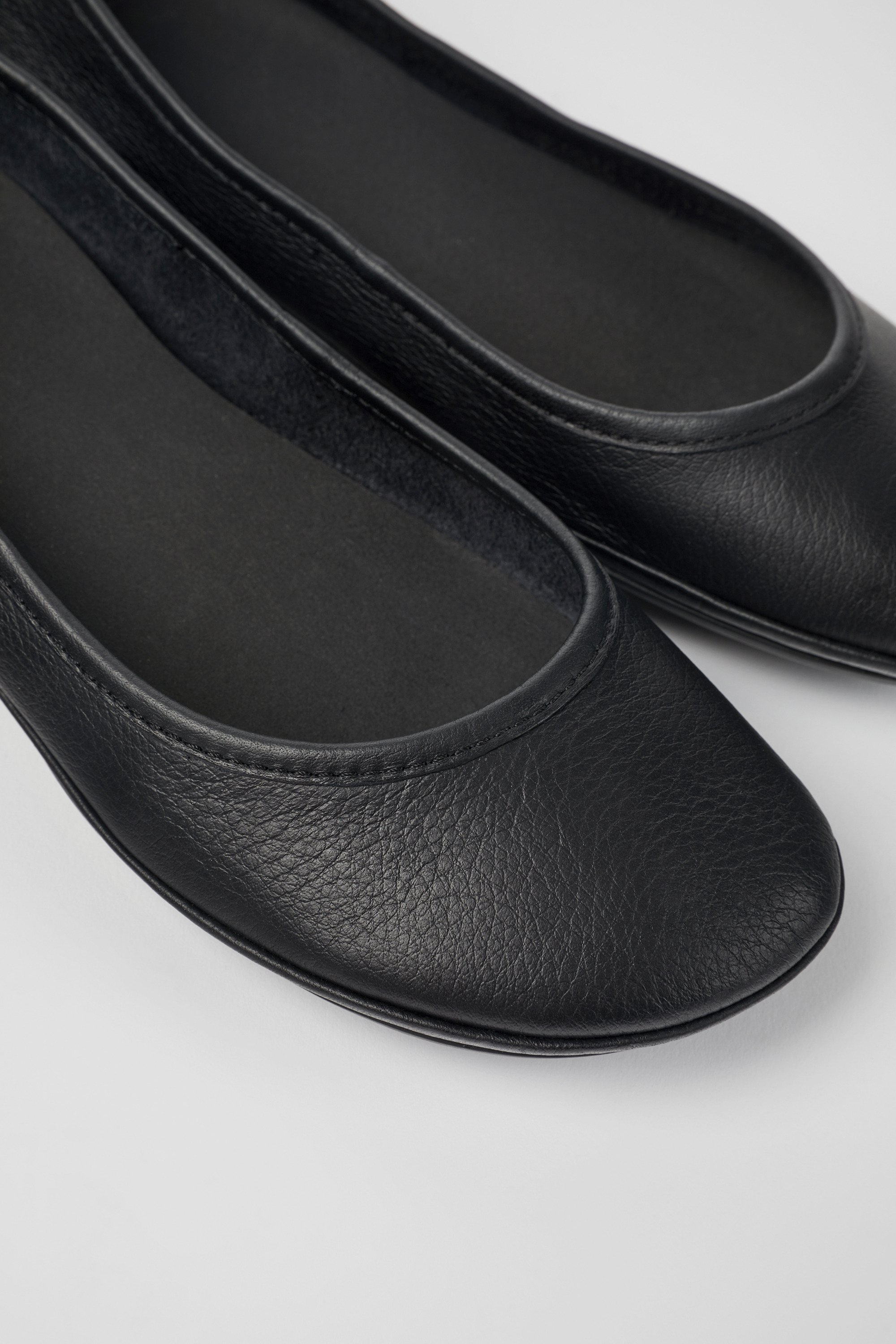 Rechts - Schwarze Ballerinas für Damen